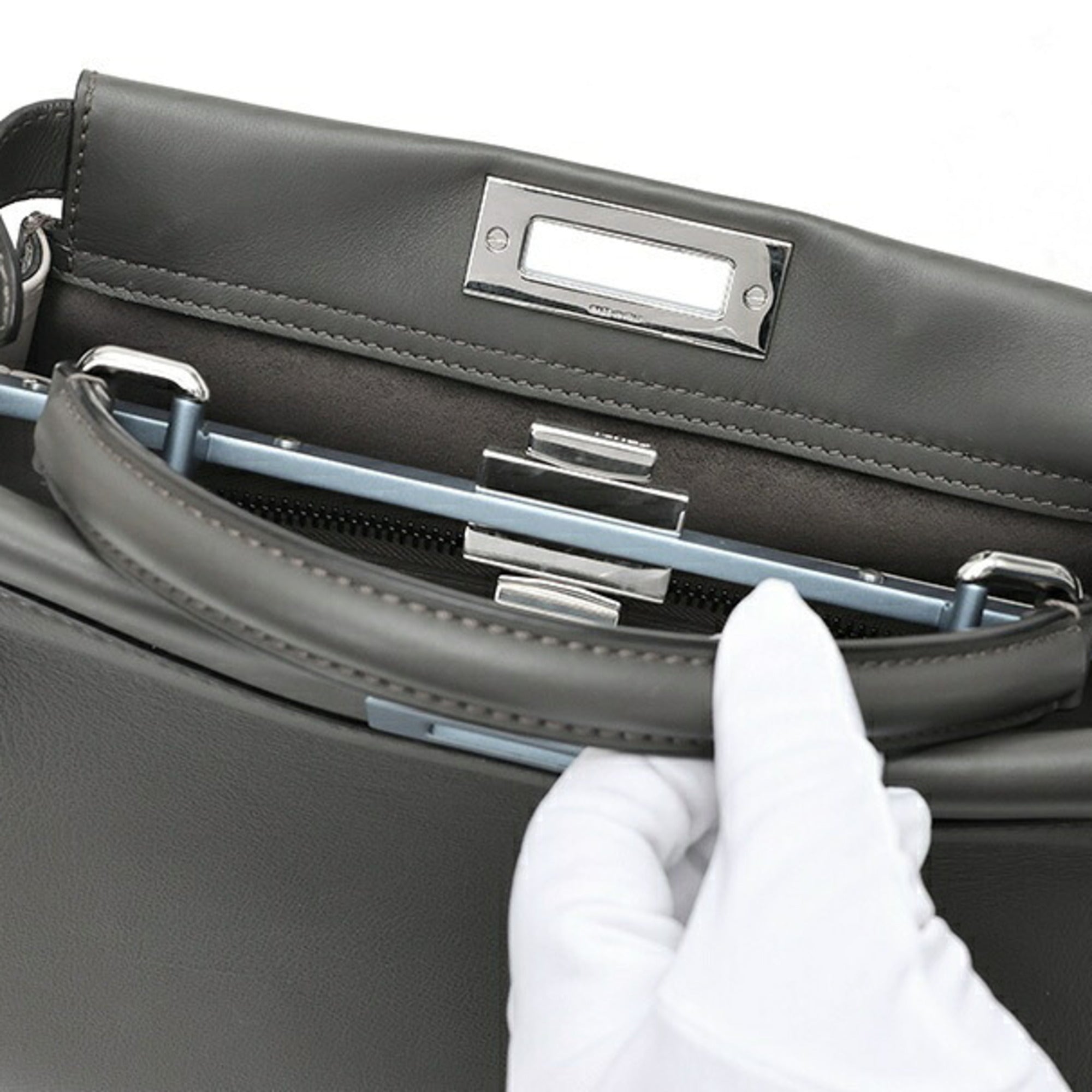 Fendi Gray Leather Shoulder Bag (Pre-Owned)