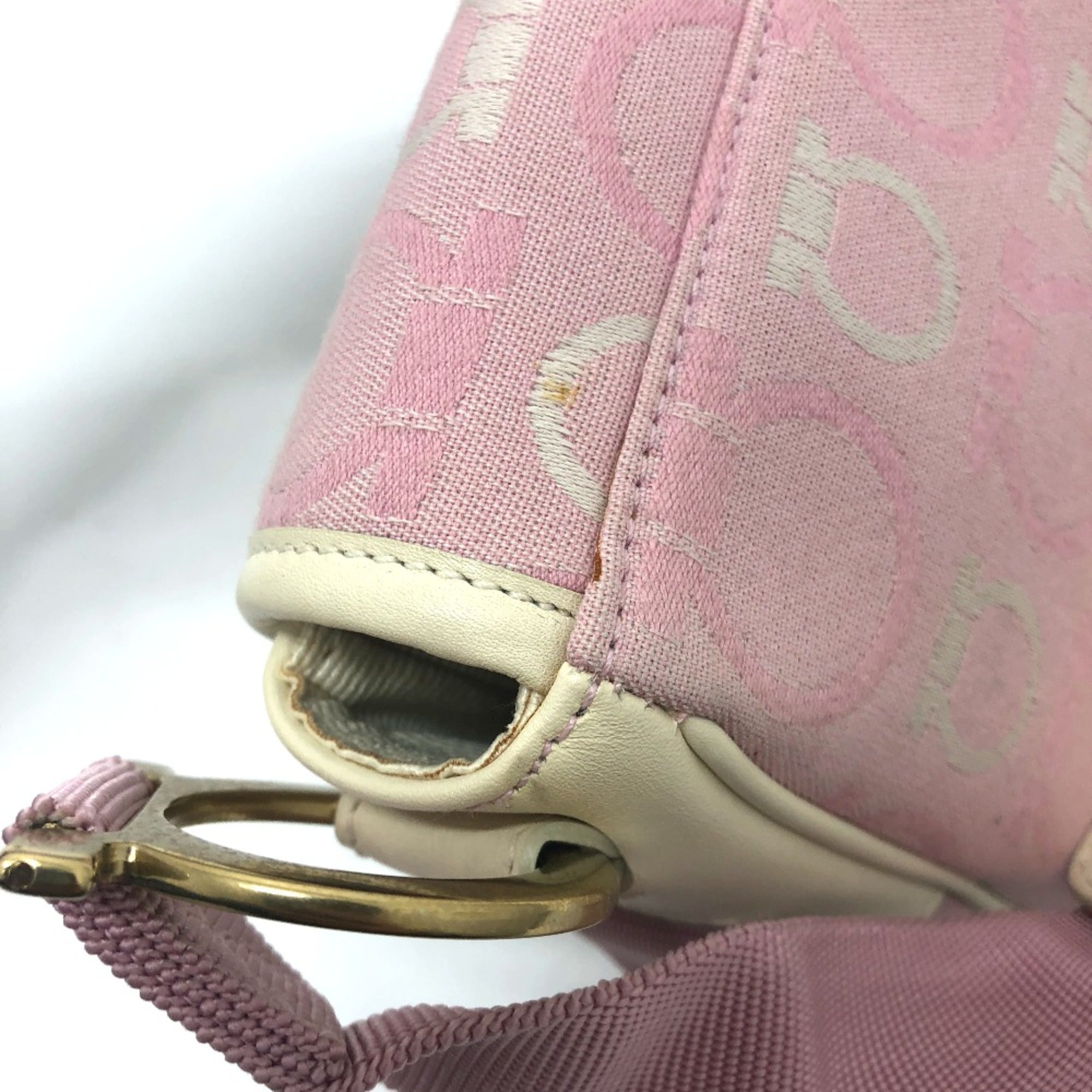 Salvatore Ferragamo Pink Cloth Shoulder Bag (Pre-Owned)
