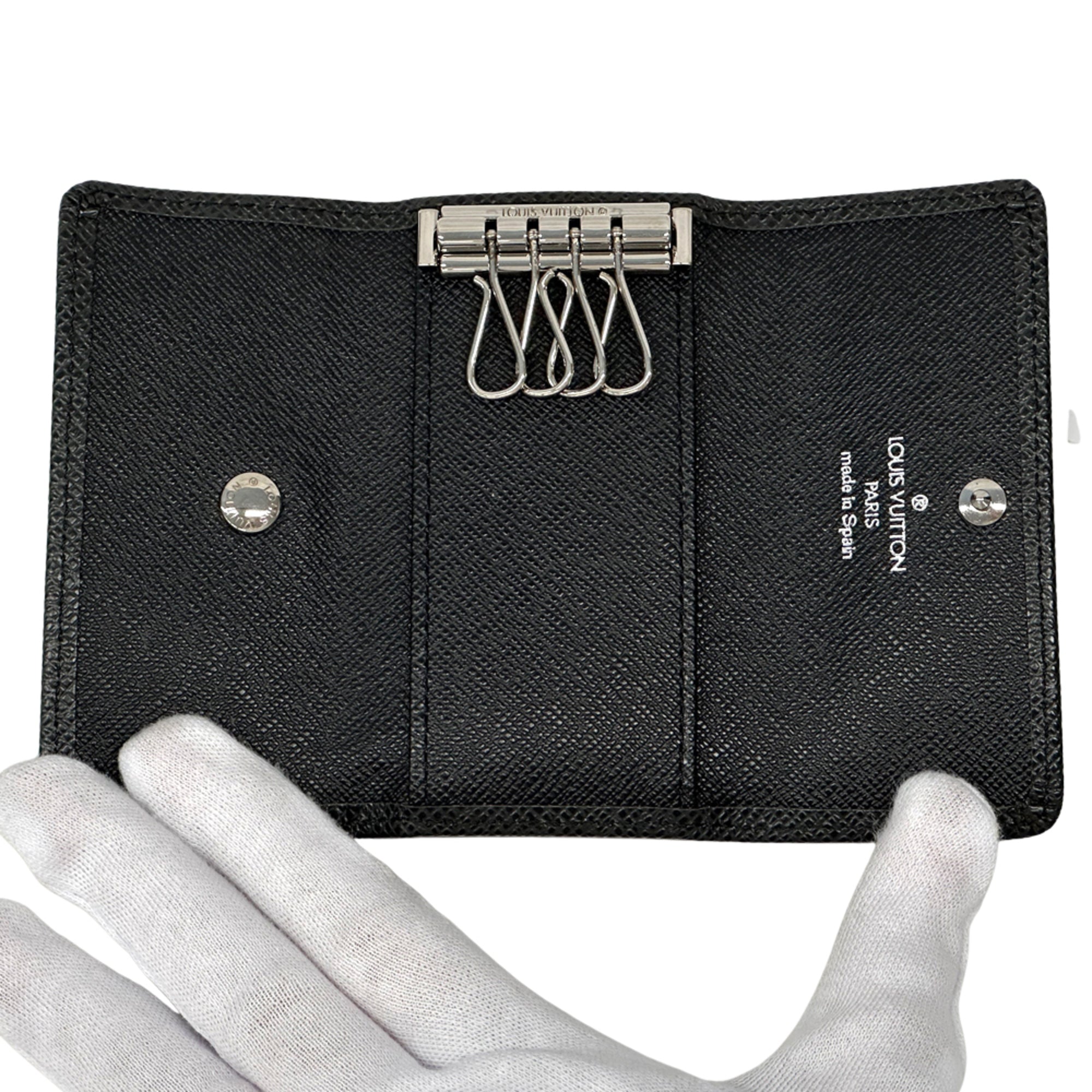 Louis Vuitton Black Noir Taiga Leather (Pre-Owned)
