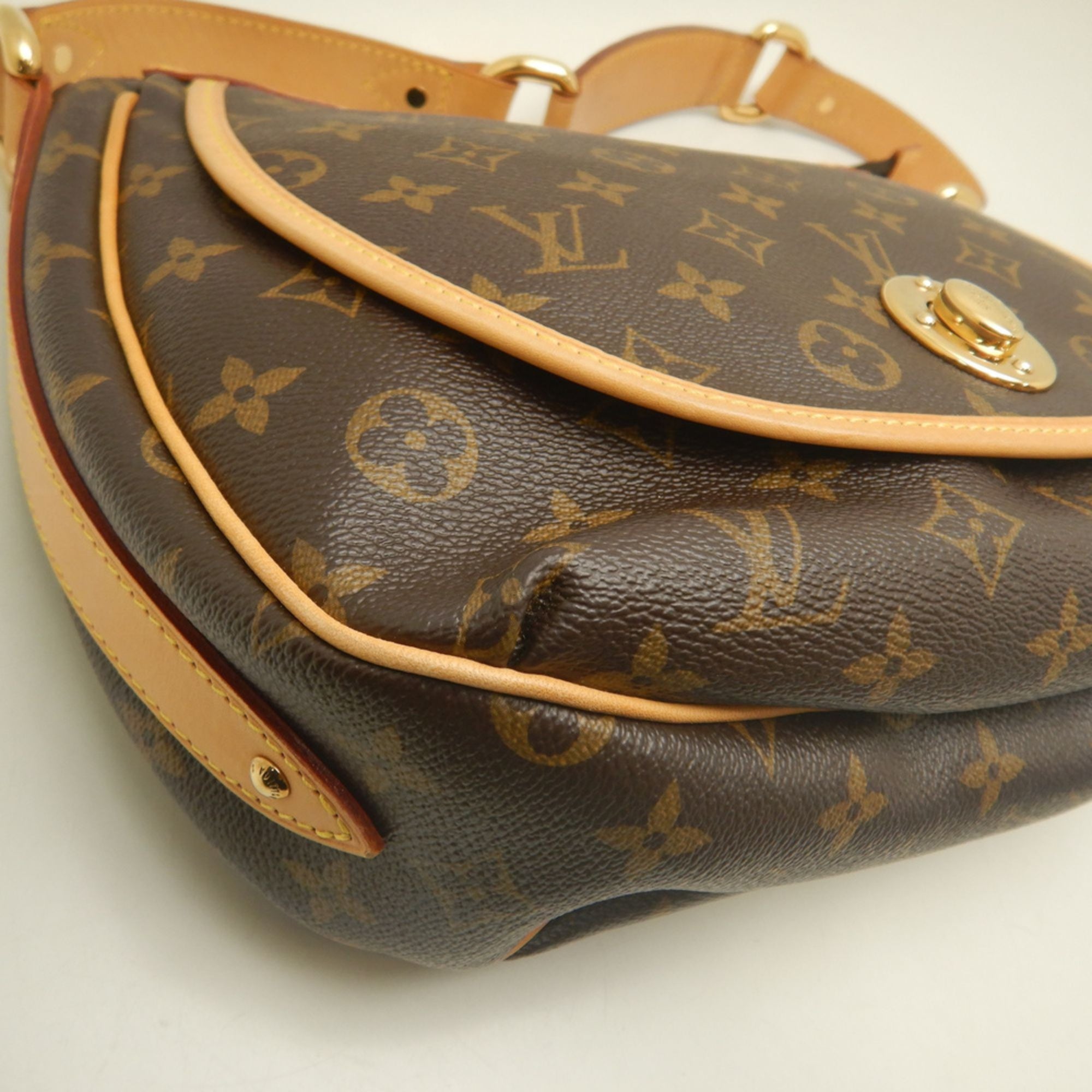Louis Vuitton Brown Monogram Monogram Shoulder Bag (Pre-Owned)