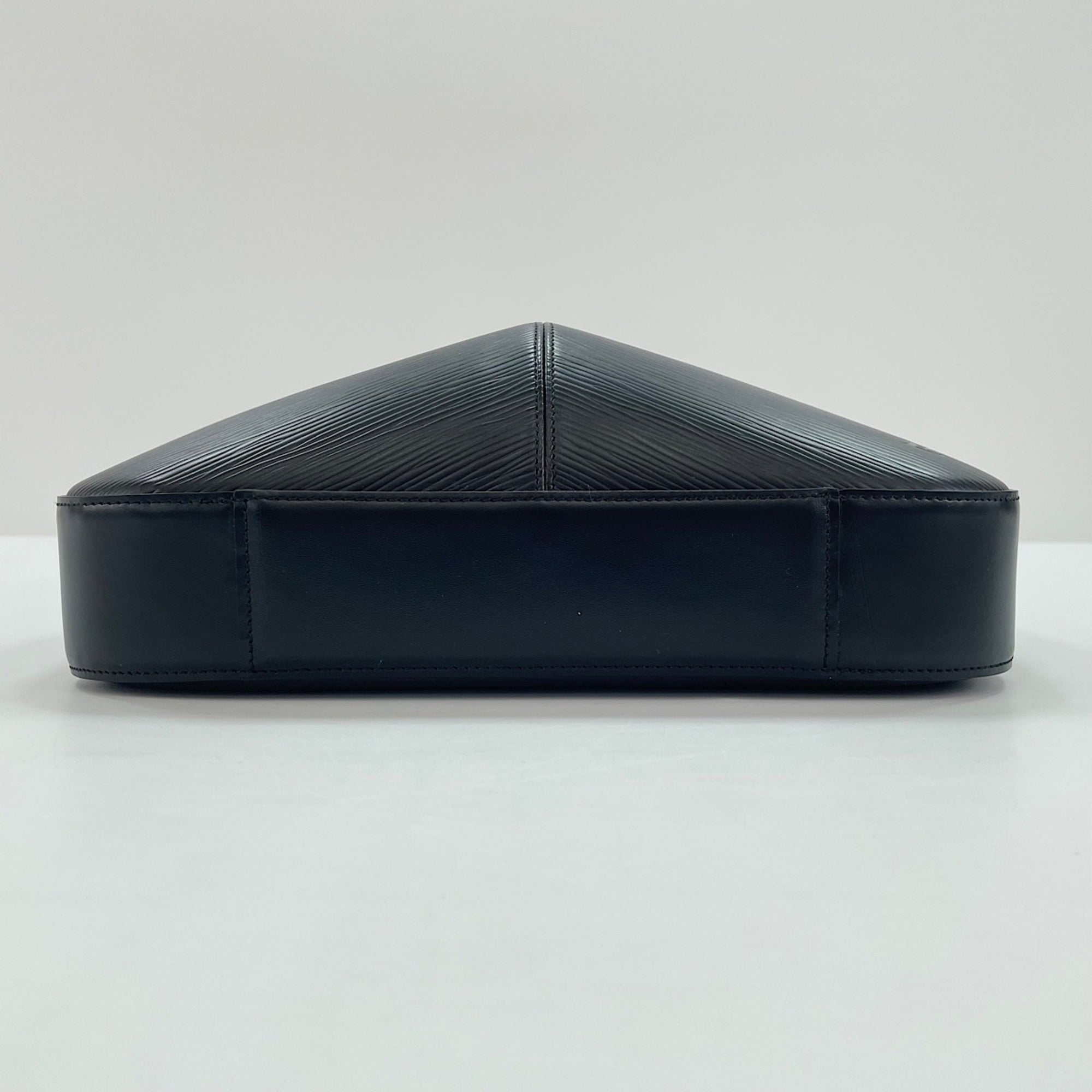 Louis Vuitton Black Shoulder Bag (Pre-Owned)