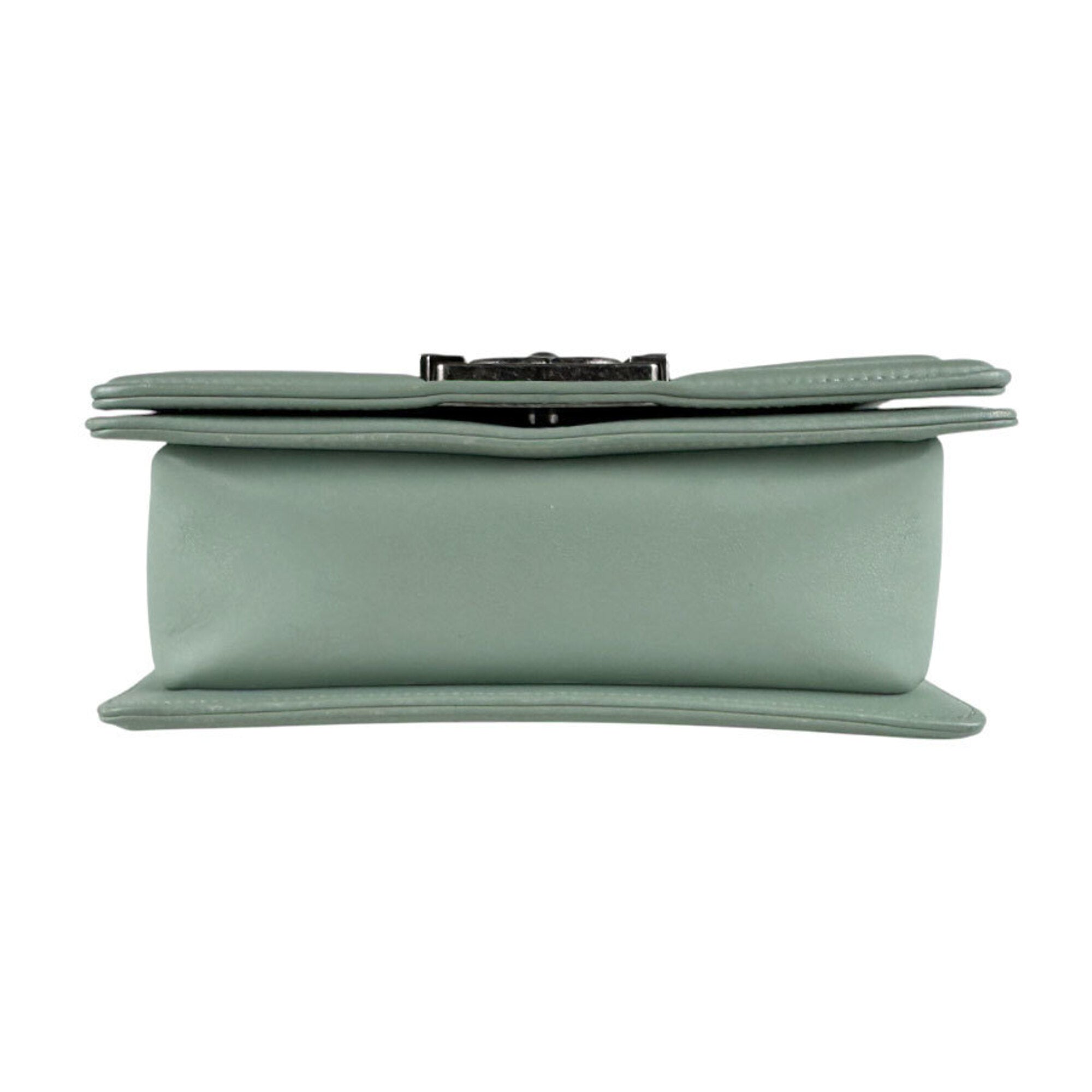 Chanel Green Leather Shoulder Bag (Pre-Owned)