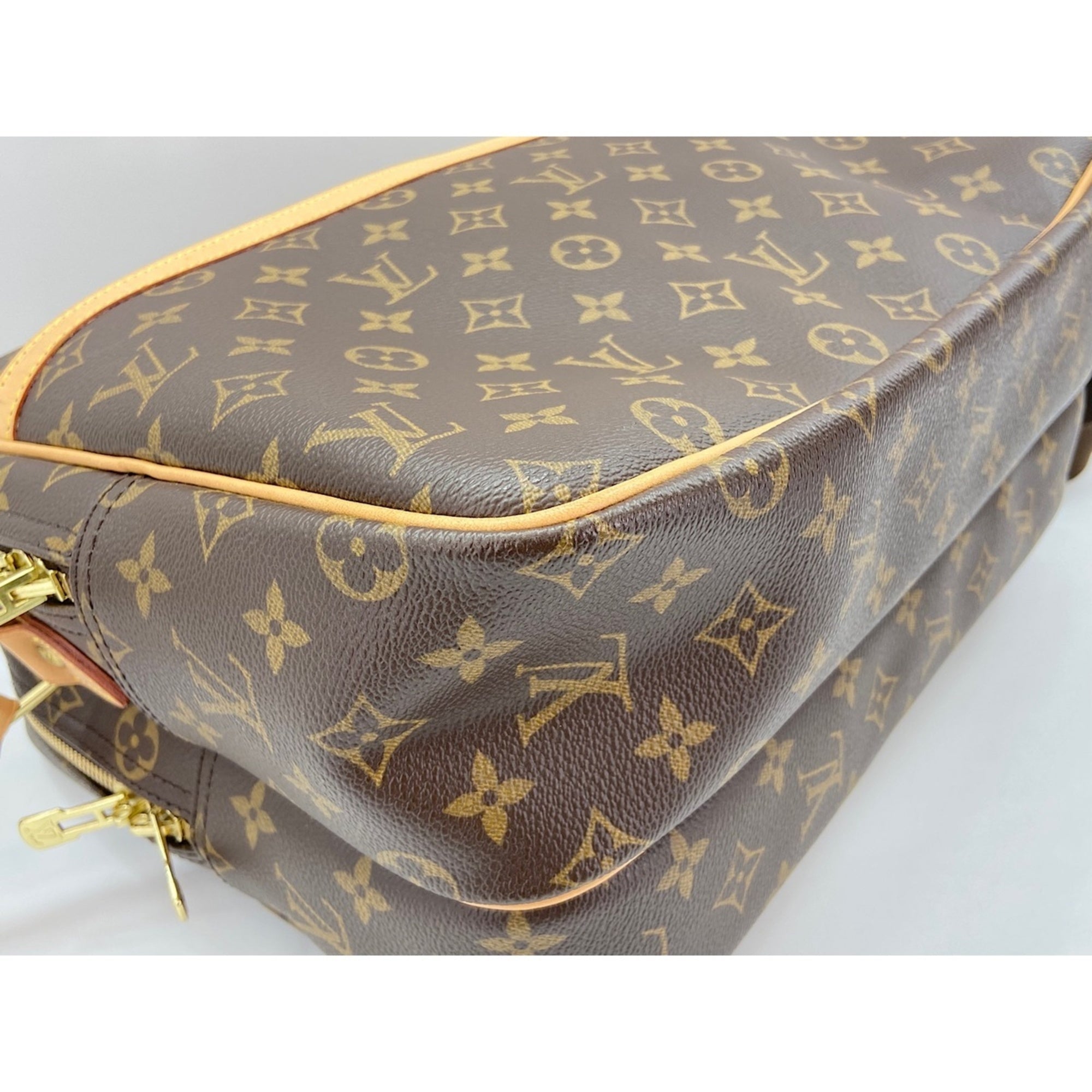 Louis Vuitton Brown Shoulder Bag (Pre-Owned)