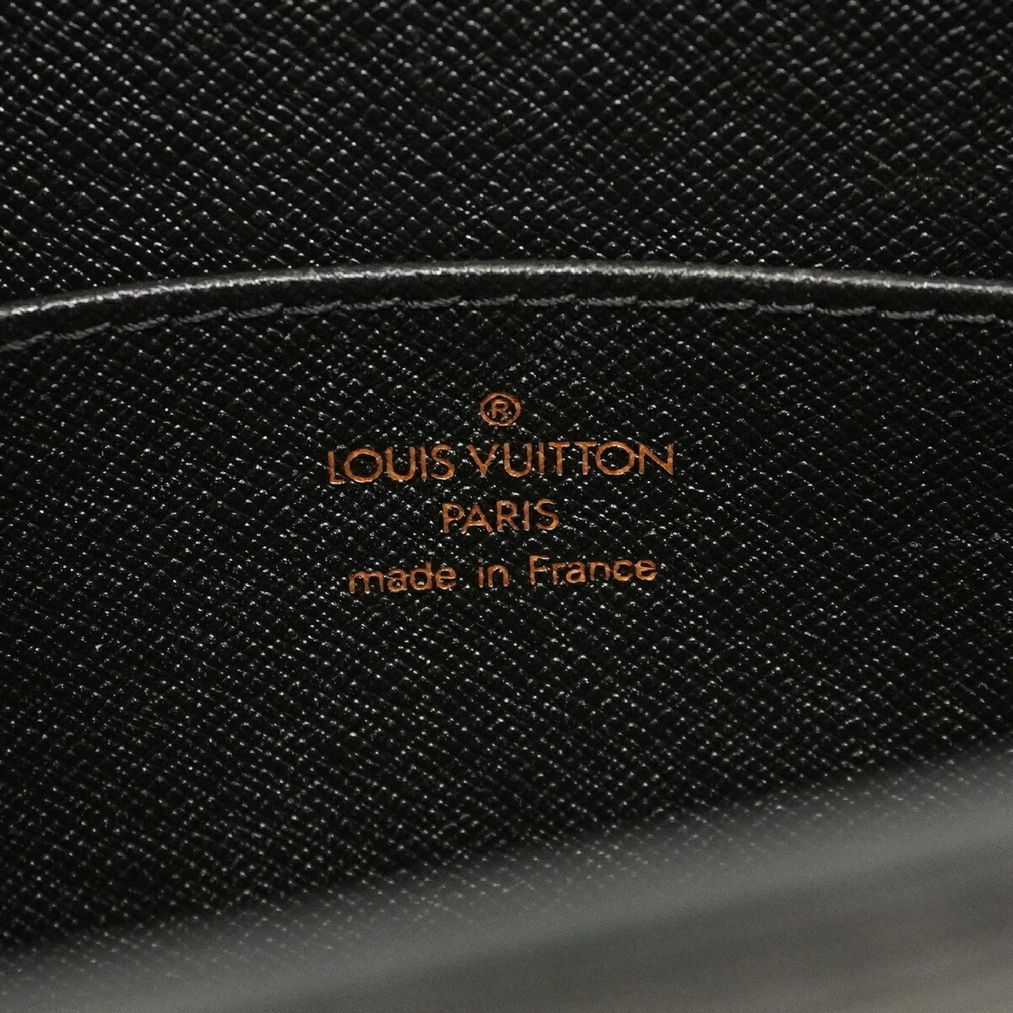 Louis Vuitton Noir Clutch Bag (Pre-Owned)