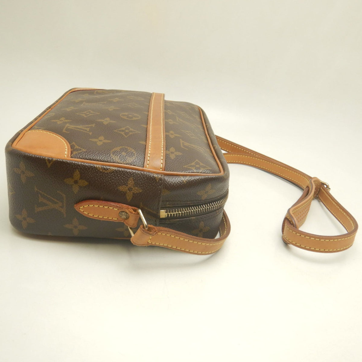 Louis Vuitton Brown Monogram Monogram Shoulder Bag (Pre-Owned)