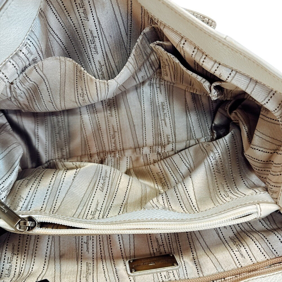 Salvatore Ferragamo White Leather Handbag Tote Bag (Pre-Owned)