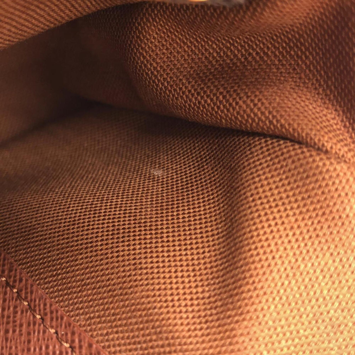 Louis Vuitton Marron Coated Canvas Shoulder Bag (Pre-Owned)