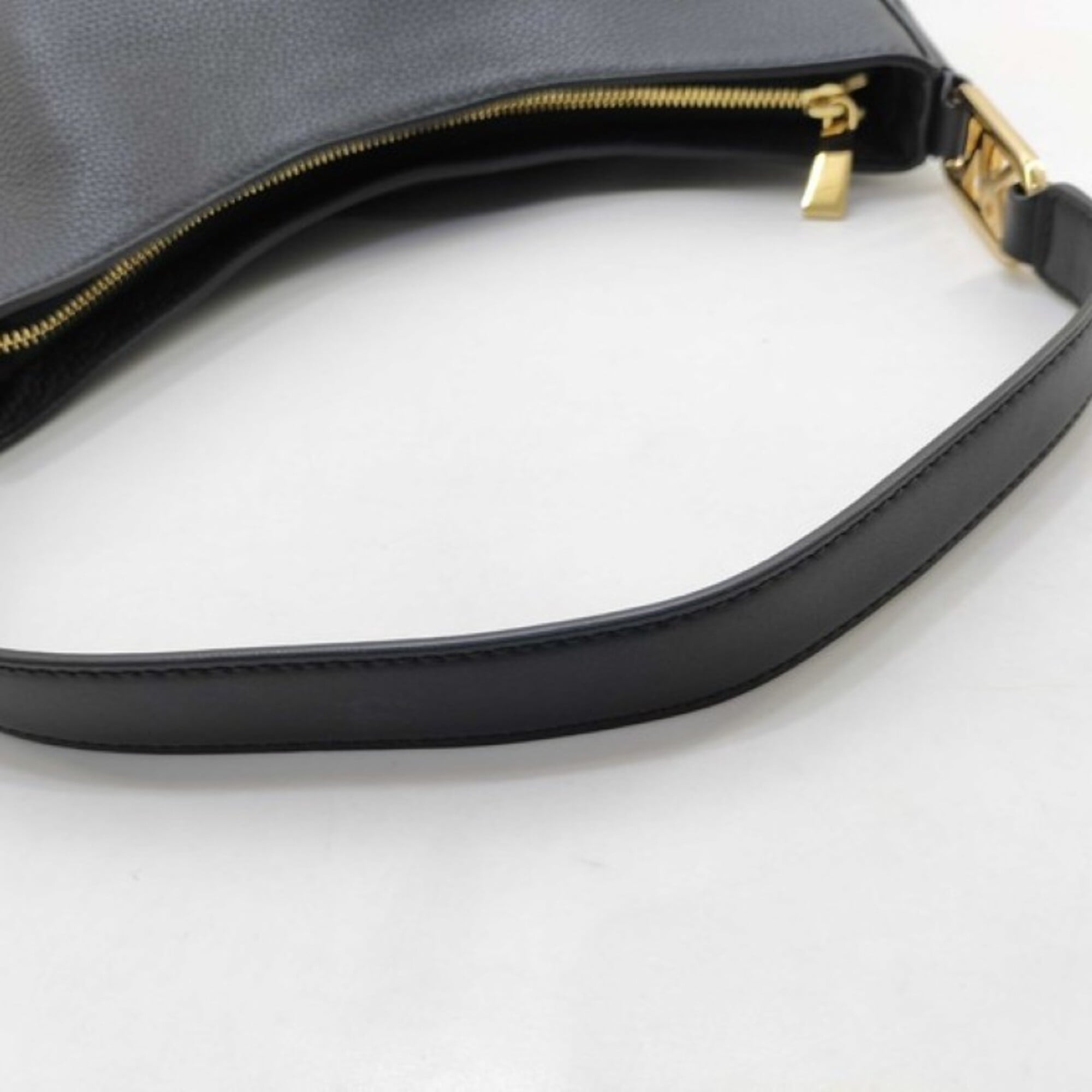 Michael Kors Black Leather Shoulder Bag (Pre-Owned)