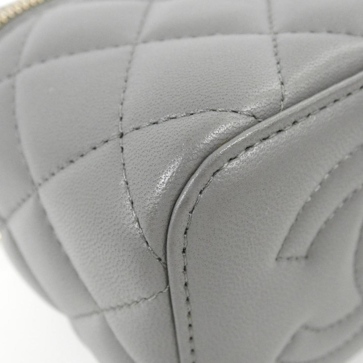 Chanel Gray Leather Handbag (Pre-Owned)