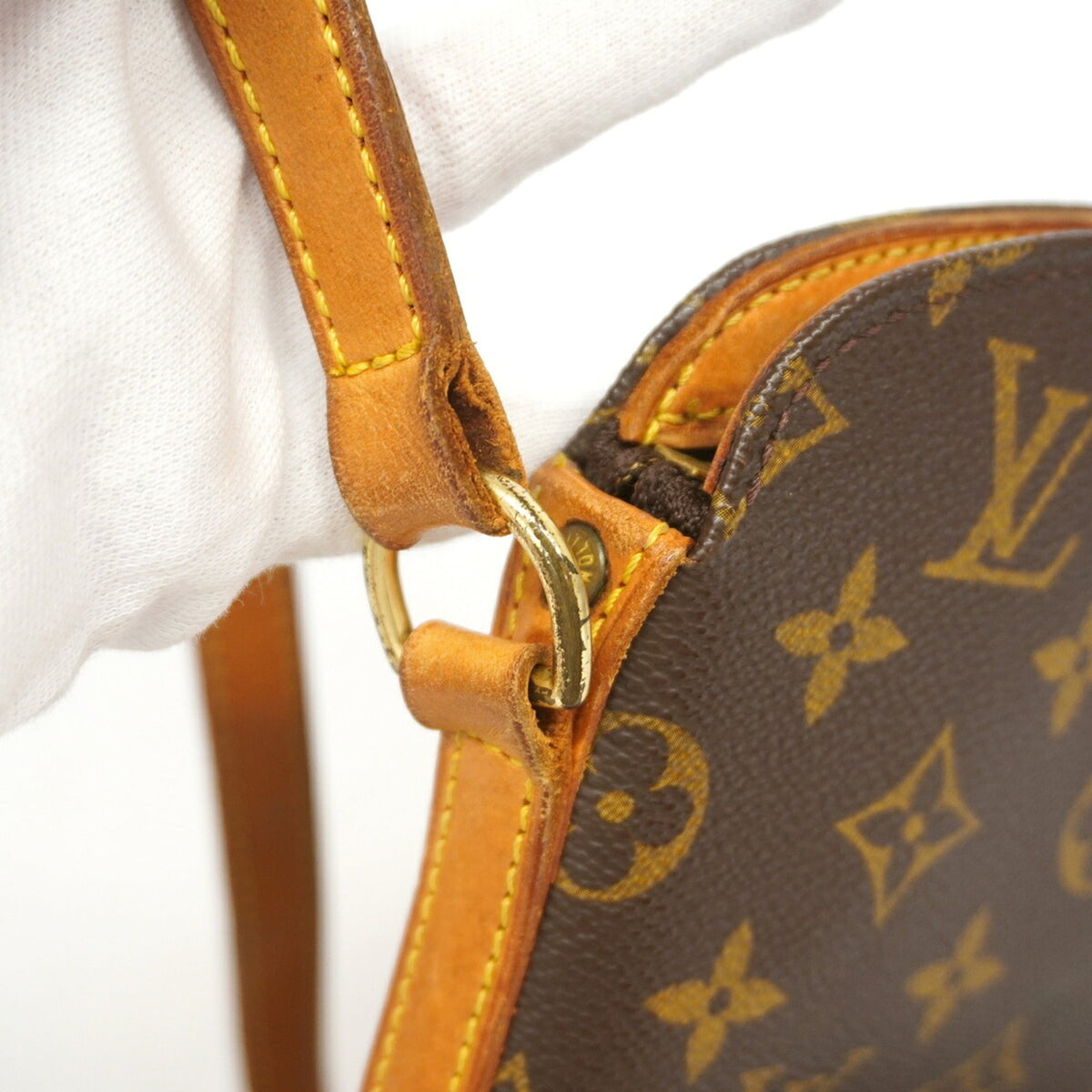 Louis Vuitton Brown Shoulder Bag (Pre-Owned)
