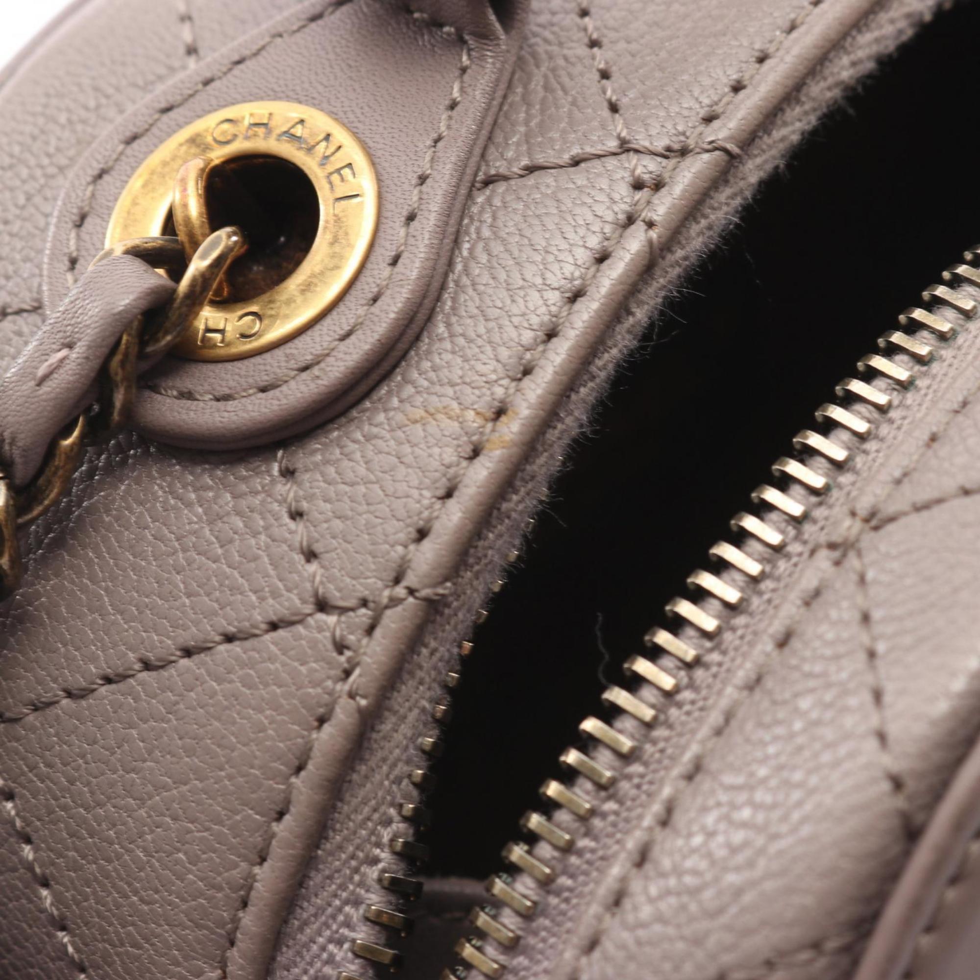Chanel Gray Leather Shoulder Bag (Pre-Owned)