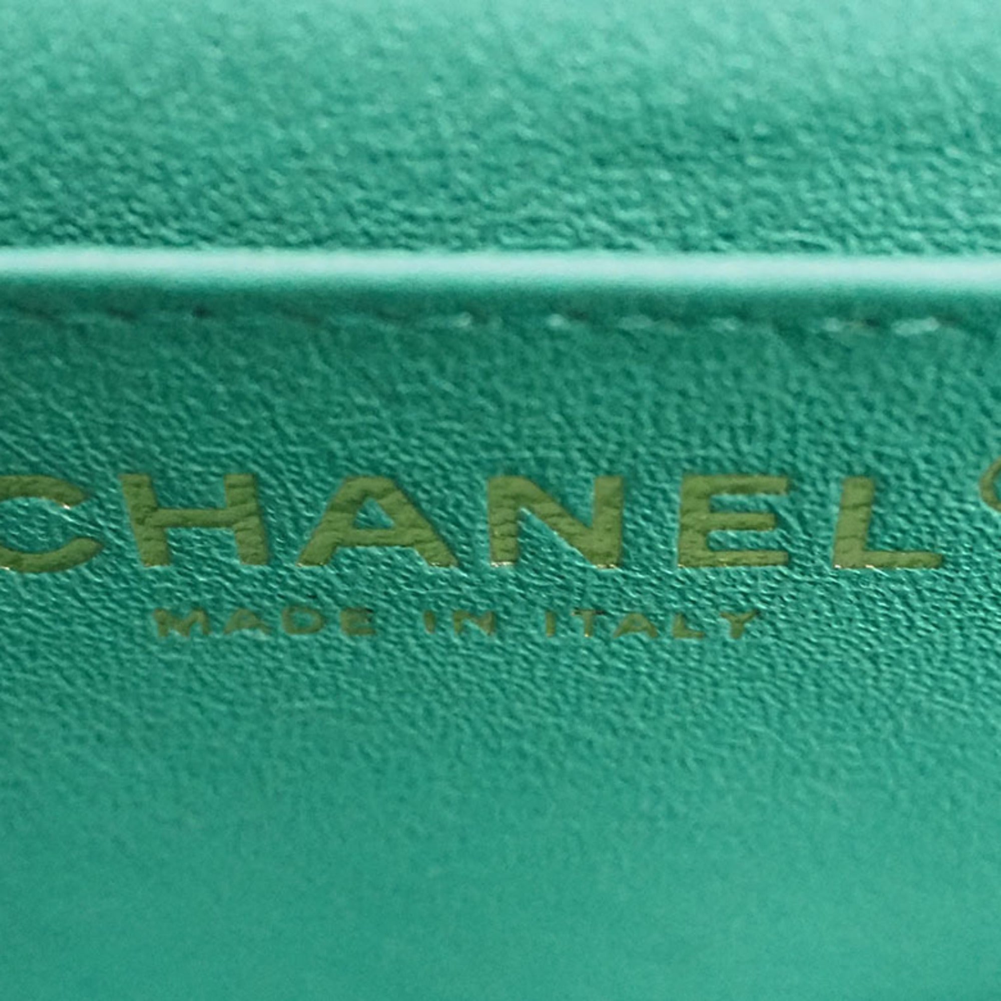 Chanel Green Shoulder Bag (Pre-Owned)