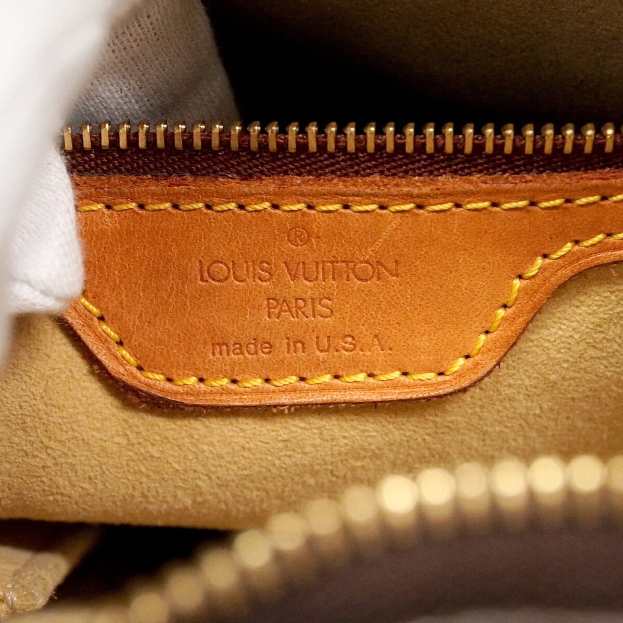 Louis Vuitton Brown Shoulder Bag (Pre-Owned)