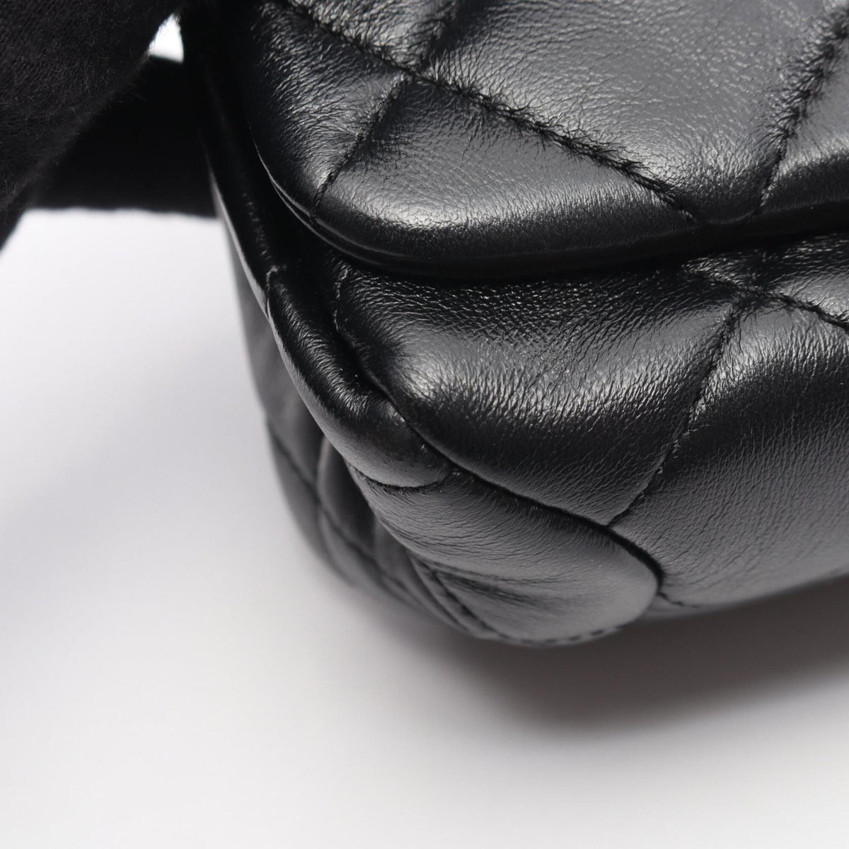 Chanel Black Leather Handbag Shoulder Bag (Pre-Owned)