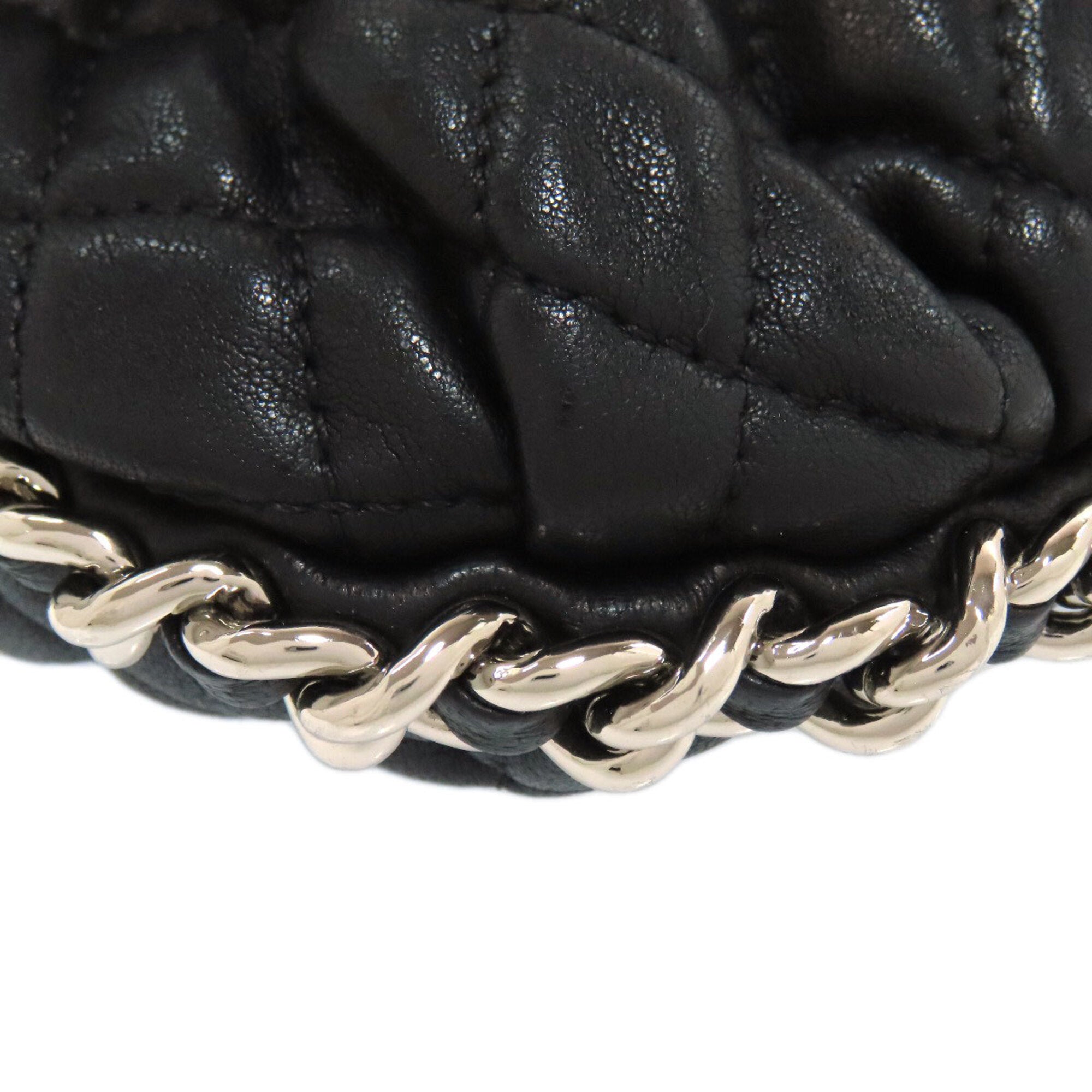 Chanel Black Leather Shoulder Bag (Pre-Owned)