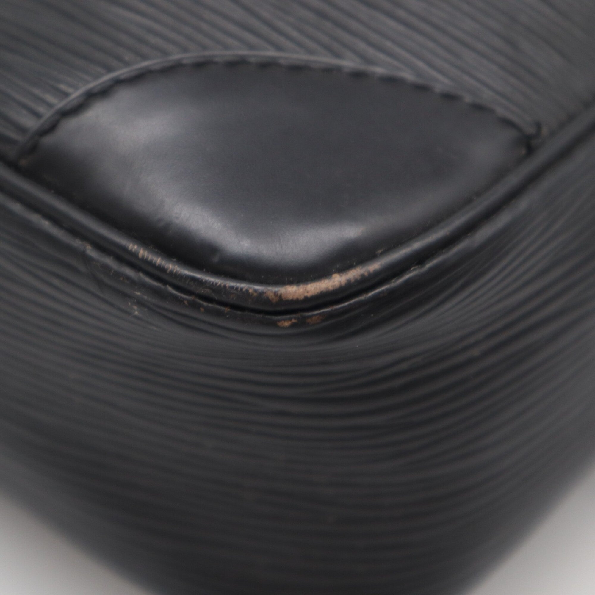 Louis Vuitton Epi Black Noir Leather Shoulder Bag (Pre-Owned)