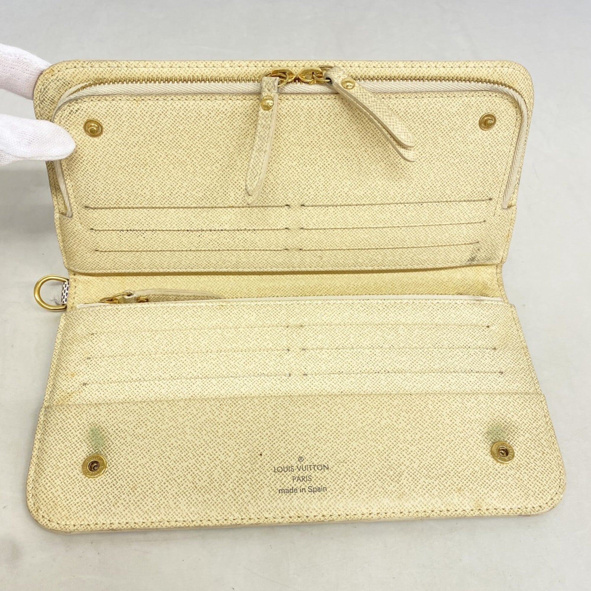 Louis Vuitton White Long Wallet (Bi-Fold) (Pre-Owned)