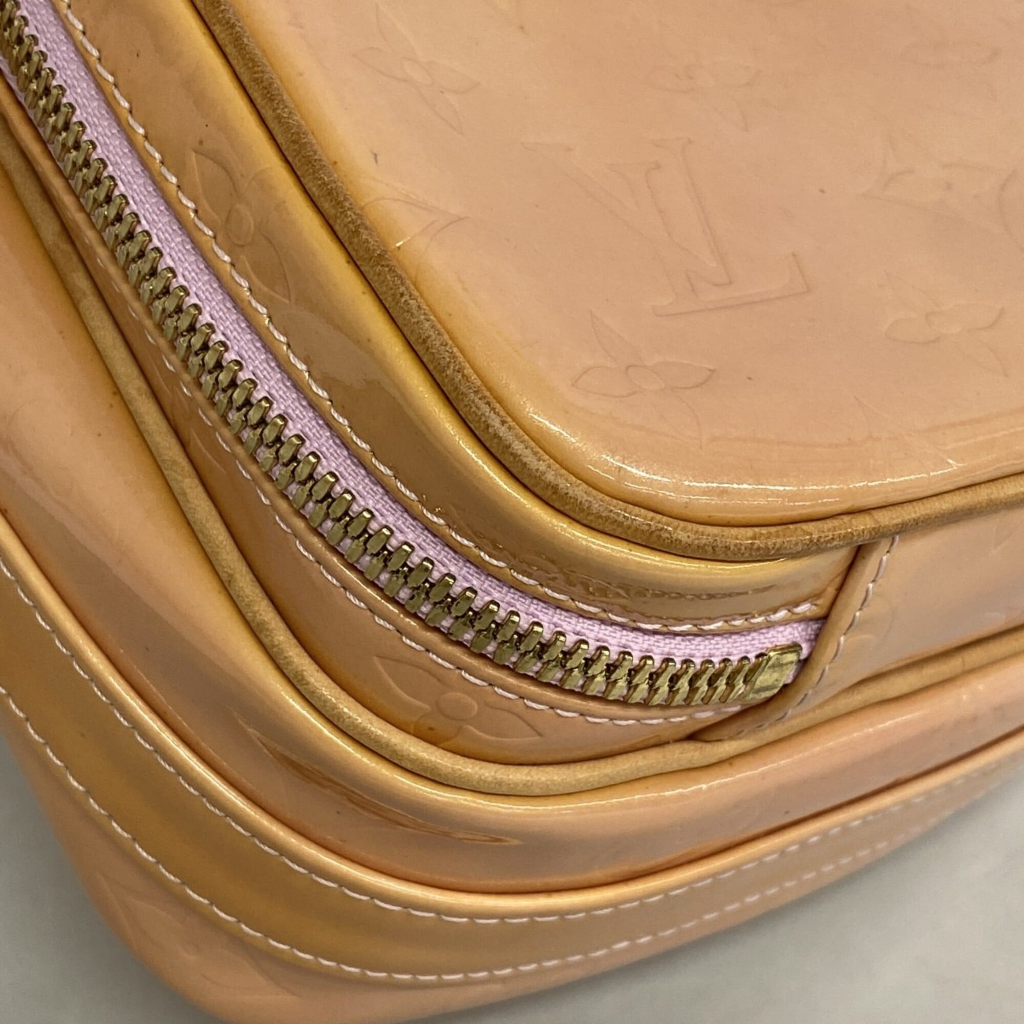 Louis Vuitton Rose Shoulder Bag (Pre-Owned)