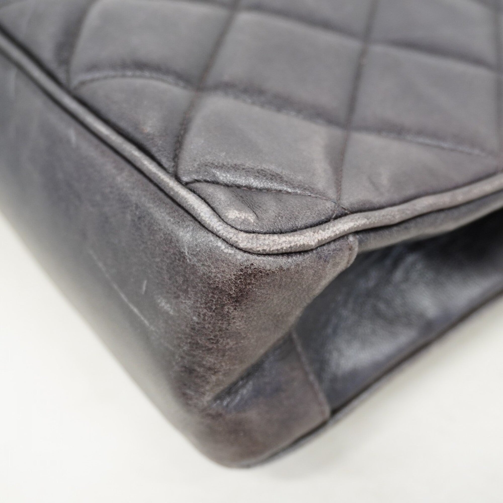 Chanel Black Leather Handbag (Pre-Owned)