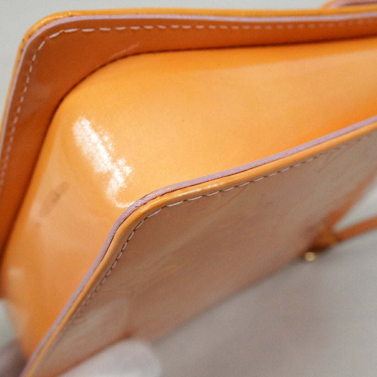 Louis Vuitton Rose Handbag (Pre-Owned)