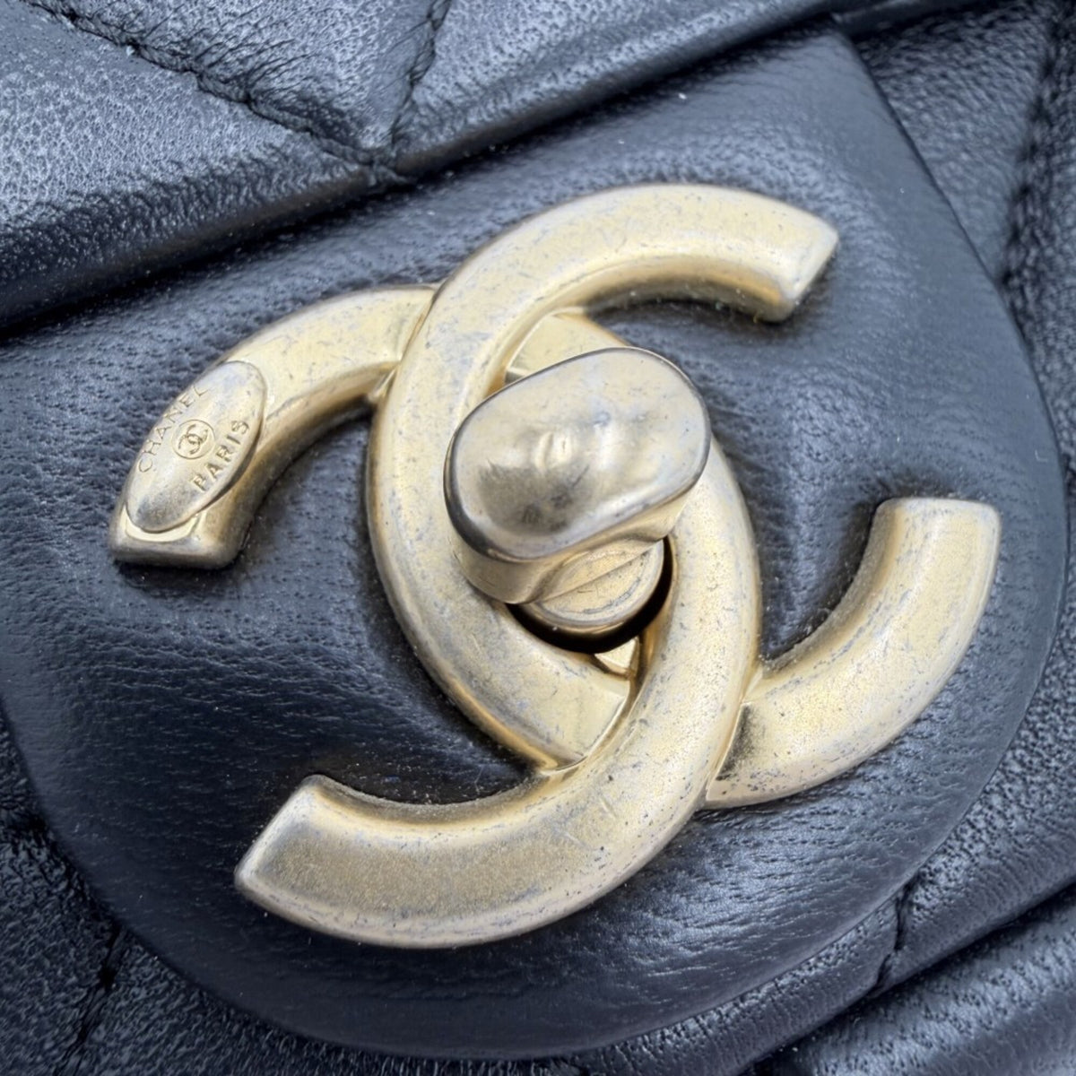 Chanel Matelasse Black Leather Shoulder Bag (Pre-Owned)