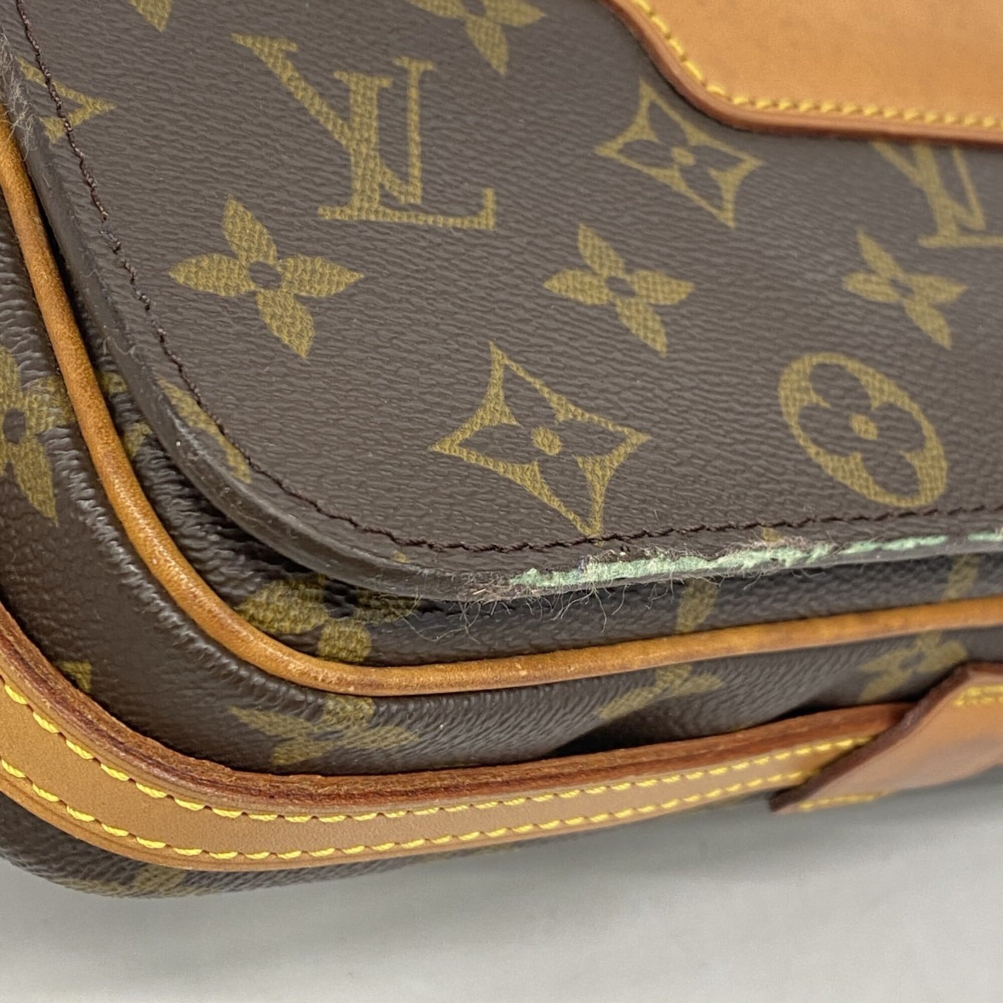Louis Vuitton Brown Shoulder Bag (Pre-Owned)