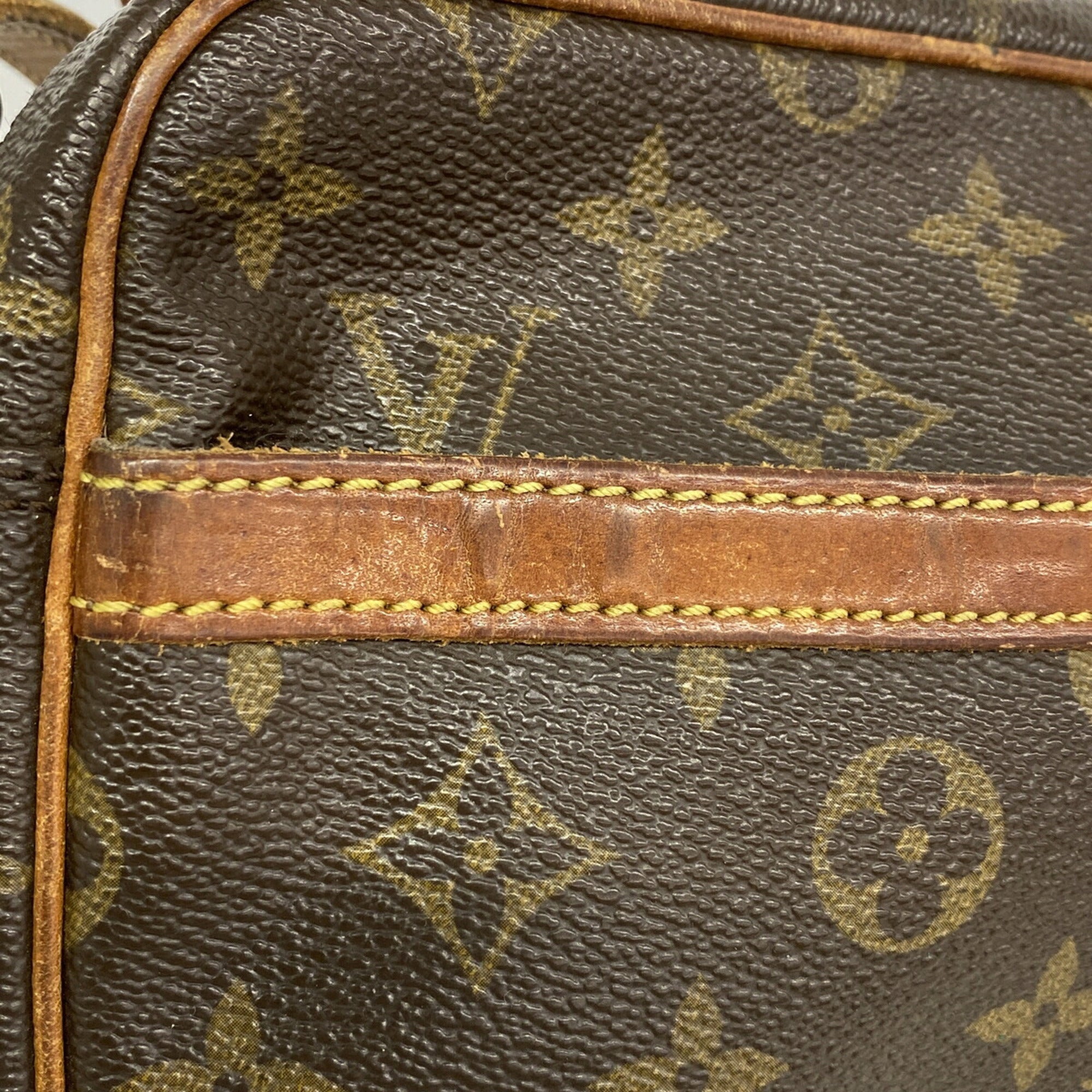 Louis Vuitton Brown Shoulder Bag (Pre-Owned)