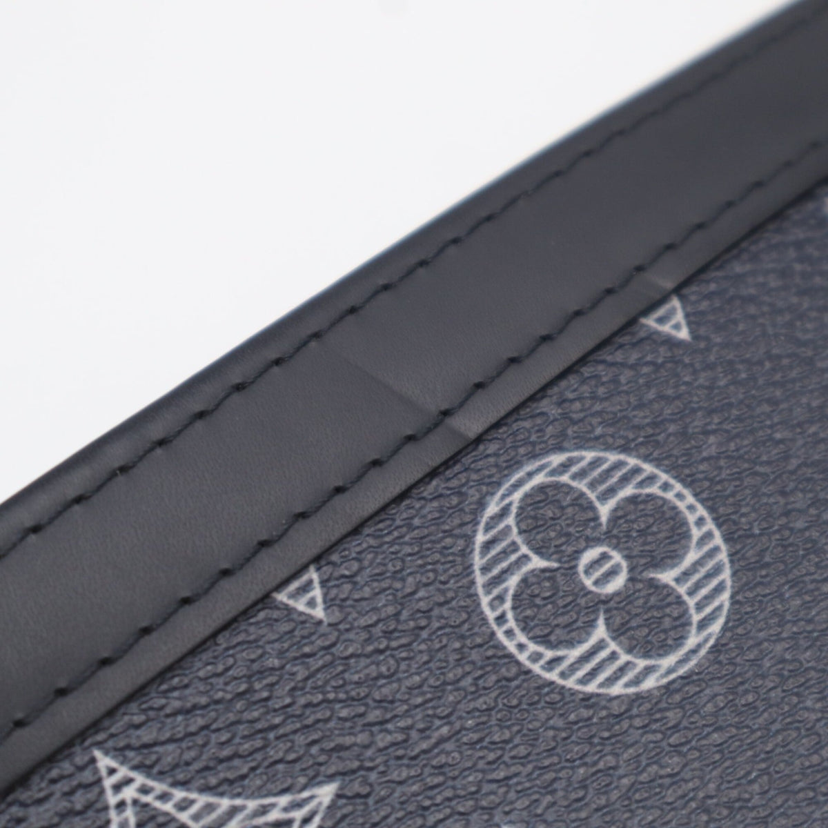 Louis Vuitton Black Navy White Leather Clutch Bag (Pre-Owned)