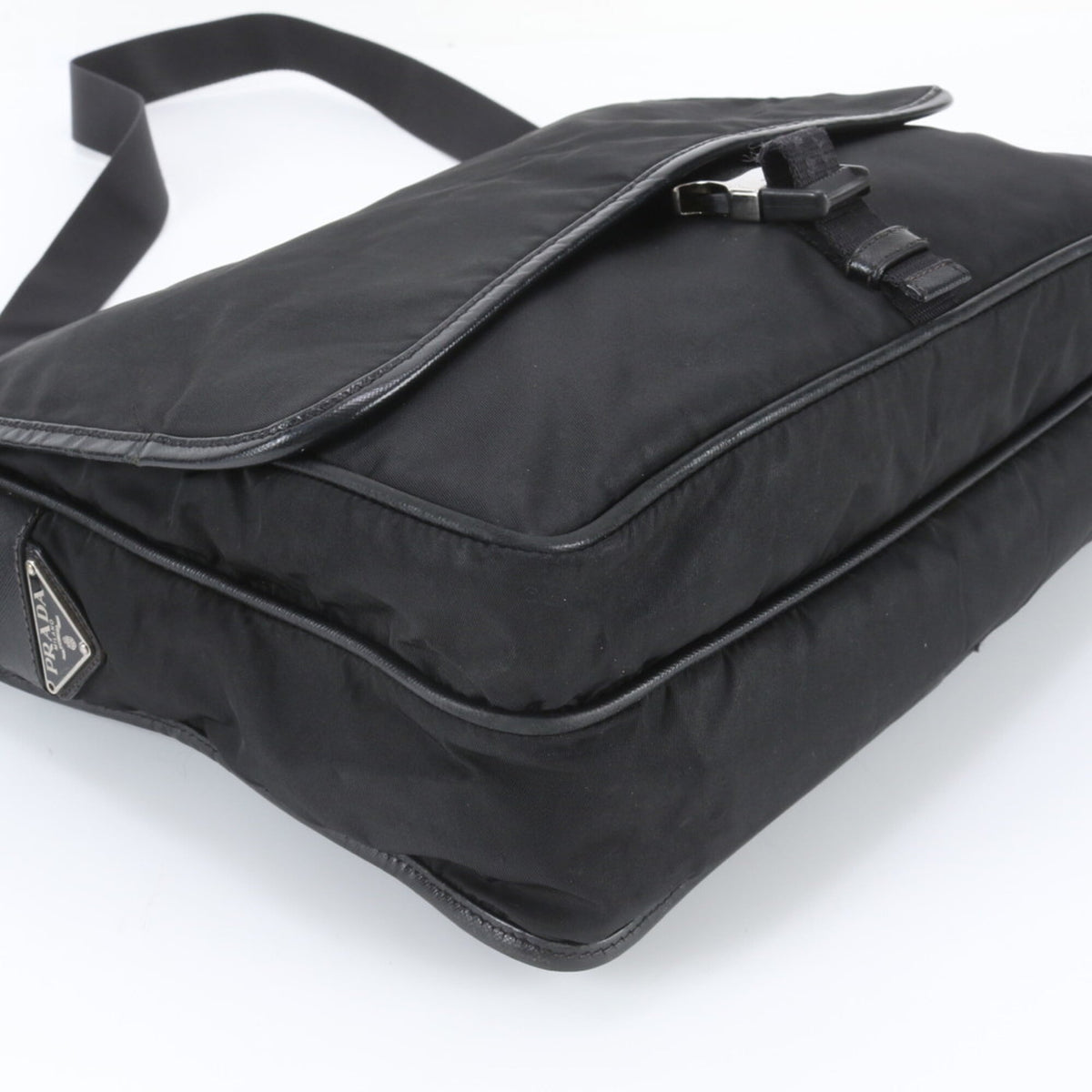 Prada Black Leather Nylon Messenger Bag Shoulder Bag (Pre-Owned)