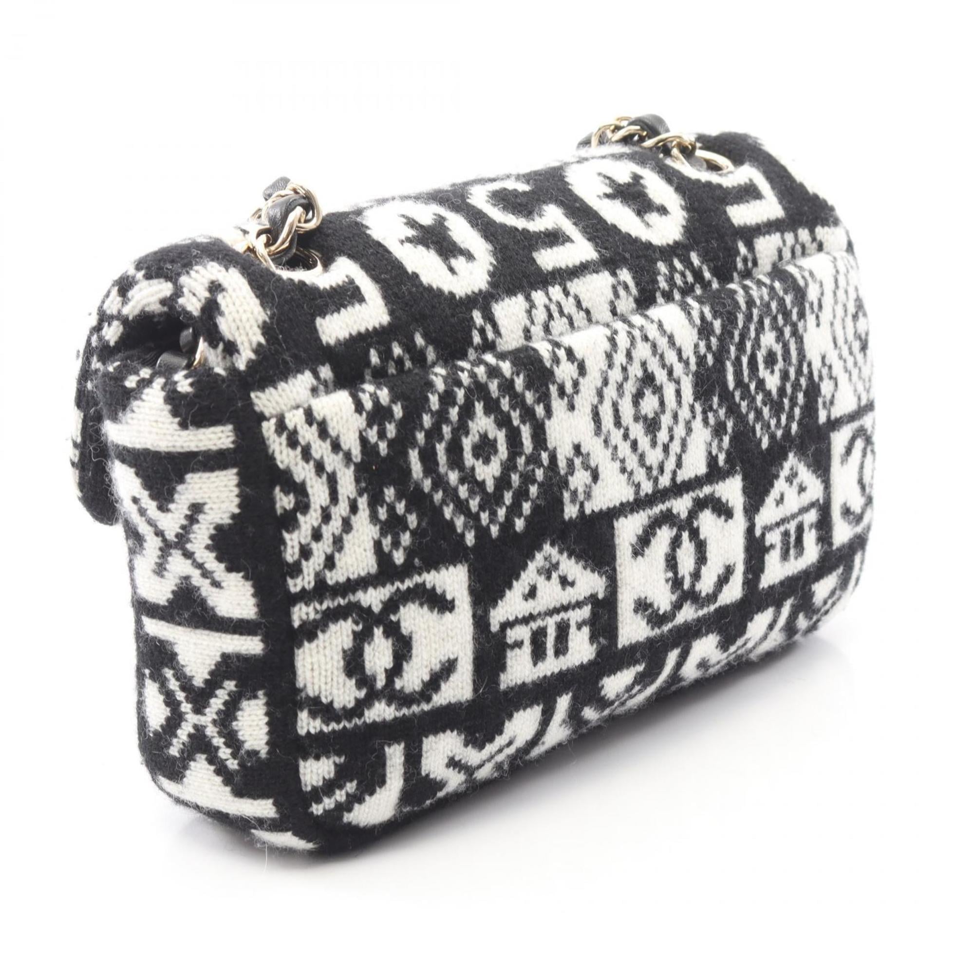 Chanel Black White Wool Shoulder Bag (Pre-Owned)