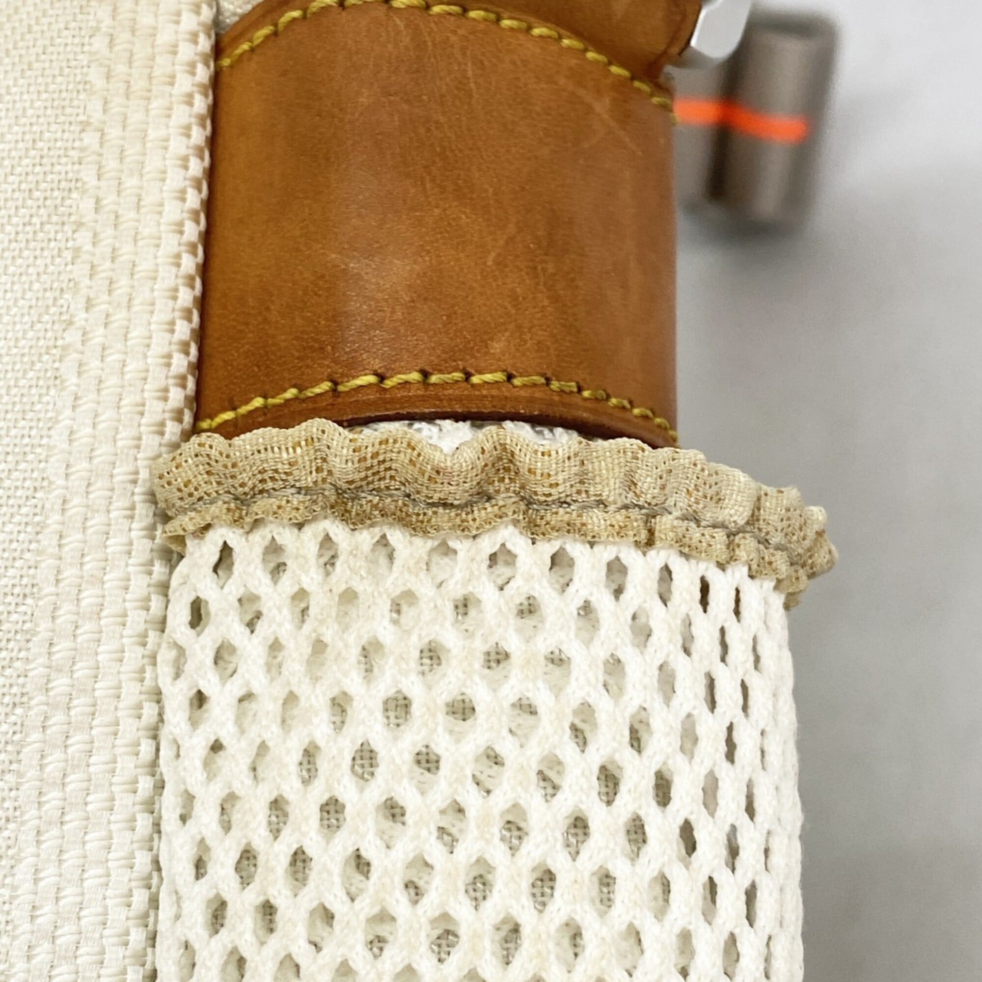 Louis Vuitton White Shoulder Bag (Pre-Owned)