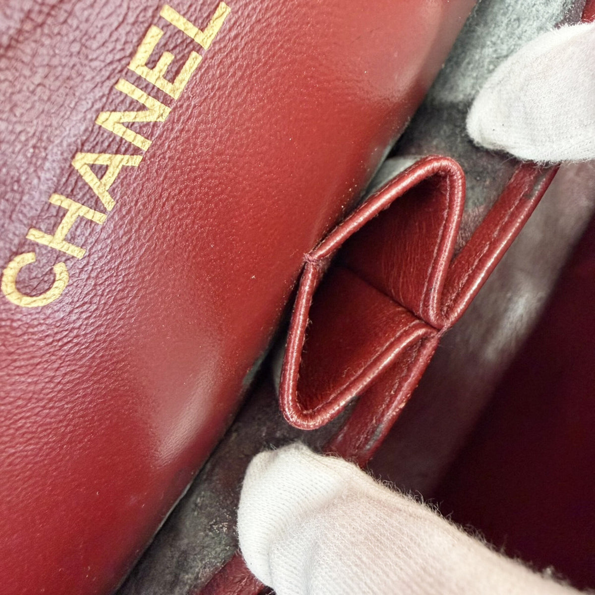 Chanel Black Leather Shoulder Bag (Pre-Owned)