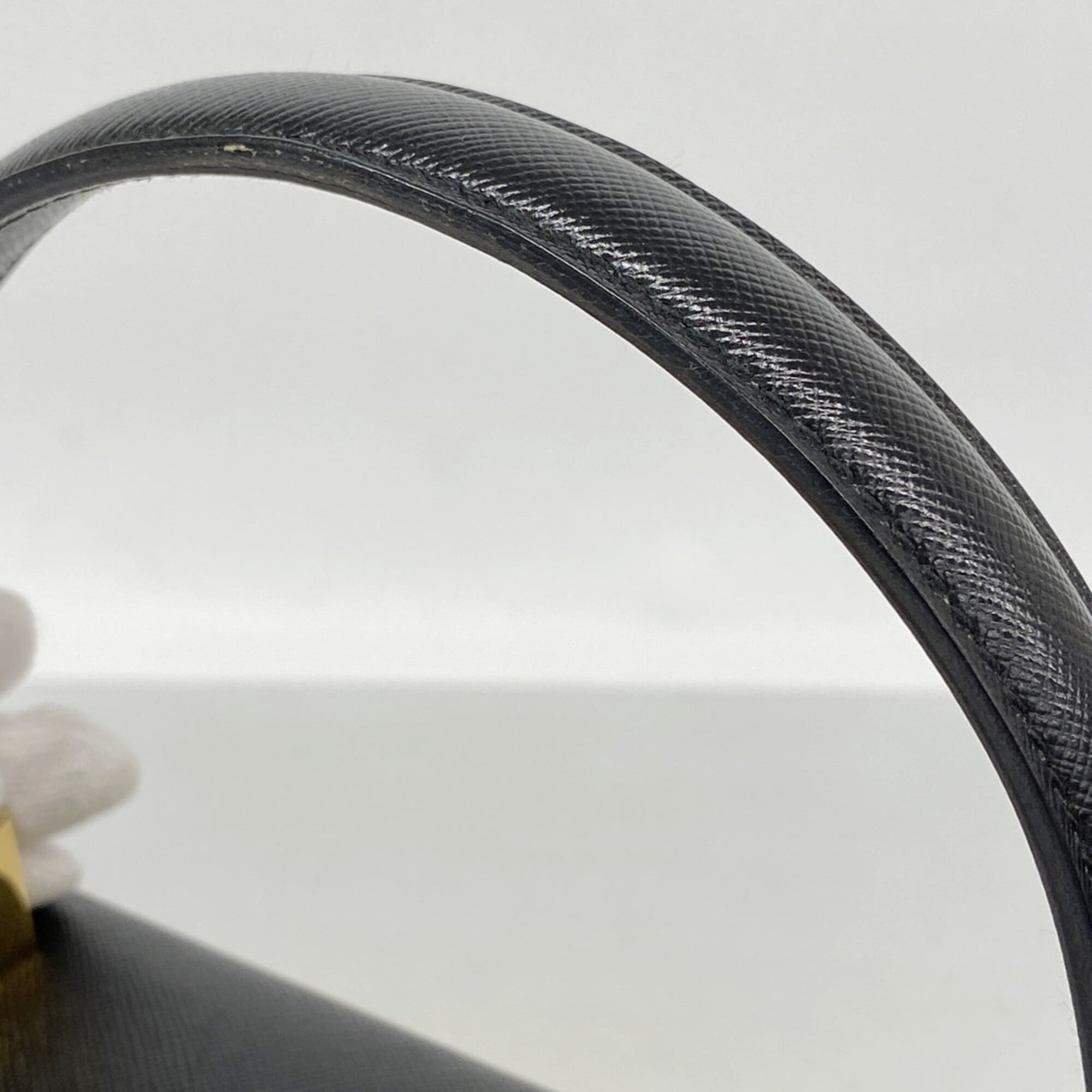 Salvatore Ferragamo Black Leather Handbag (Pre-Owned)