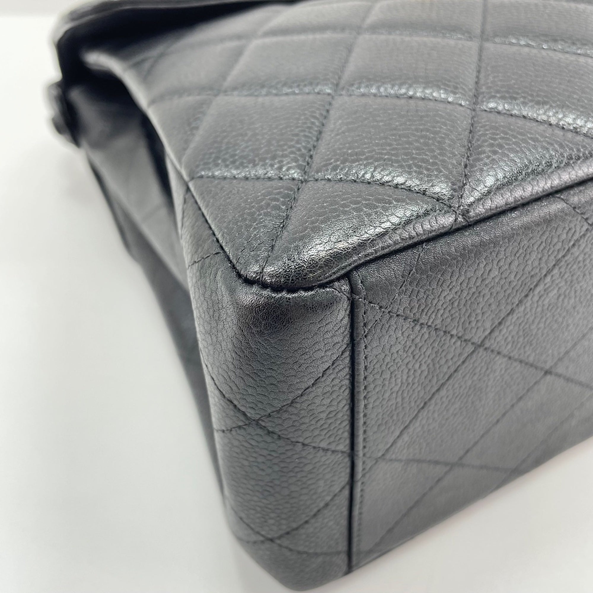 Chanel Black Shoulder Bag (Pre-Owned)