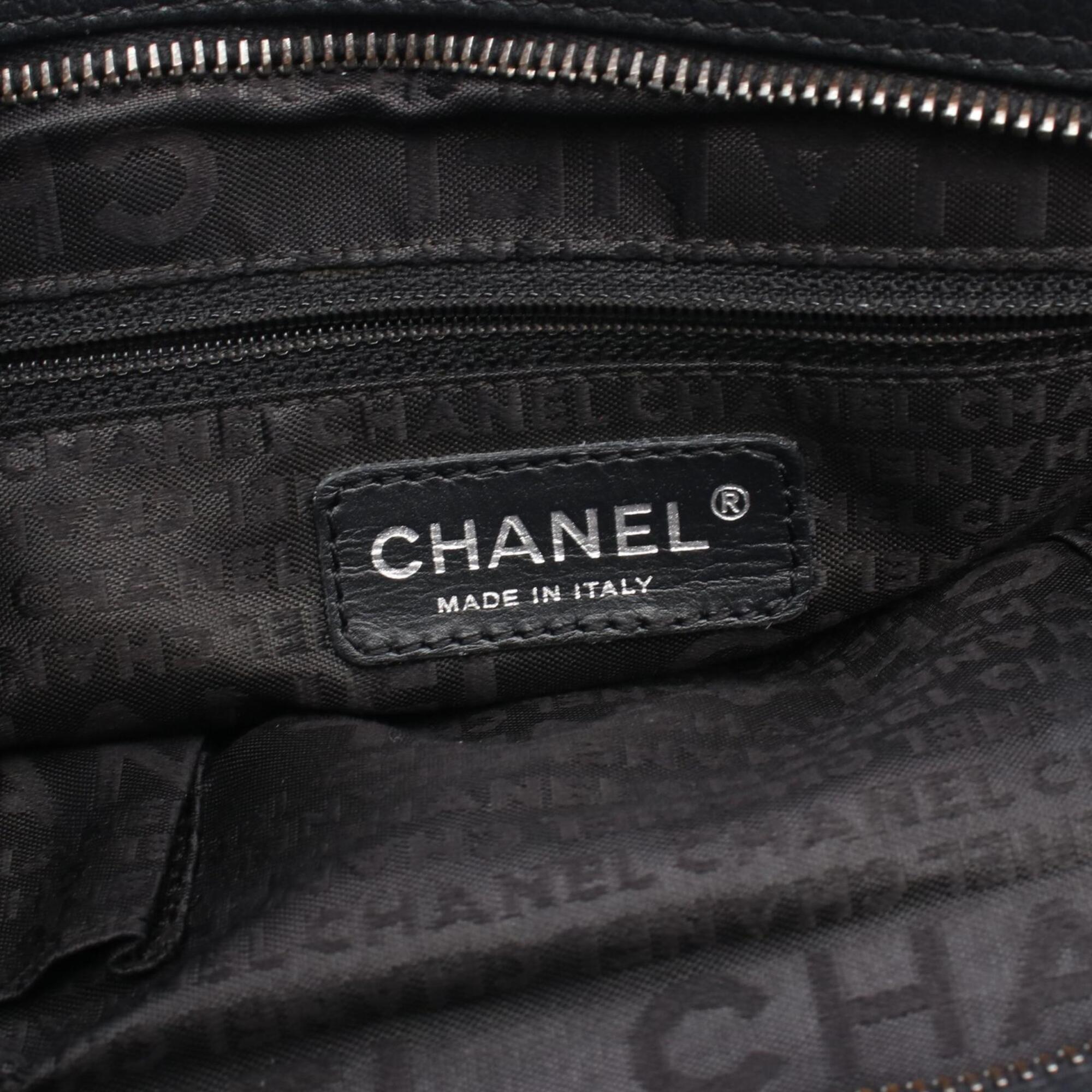 Chanel Black Grained Calfskin Handbag (Pre-Owned)