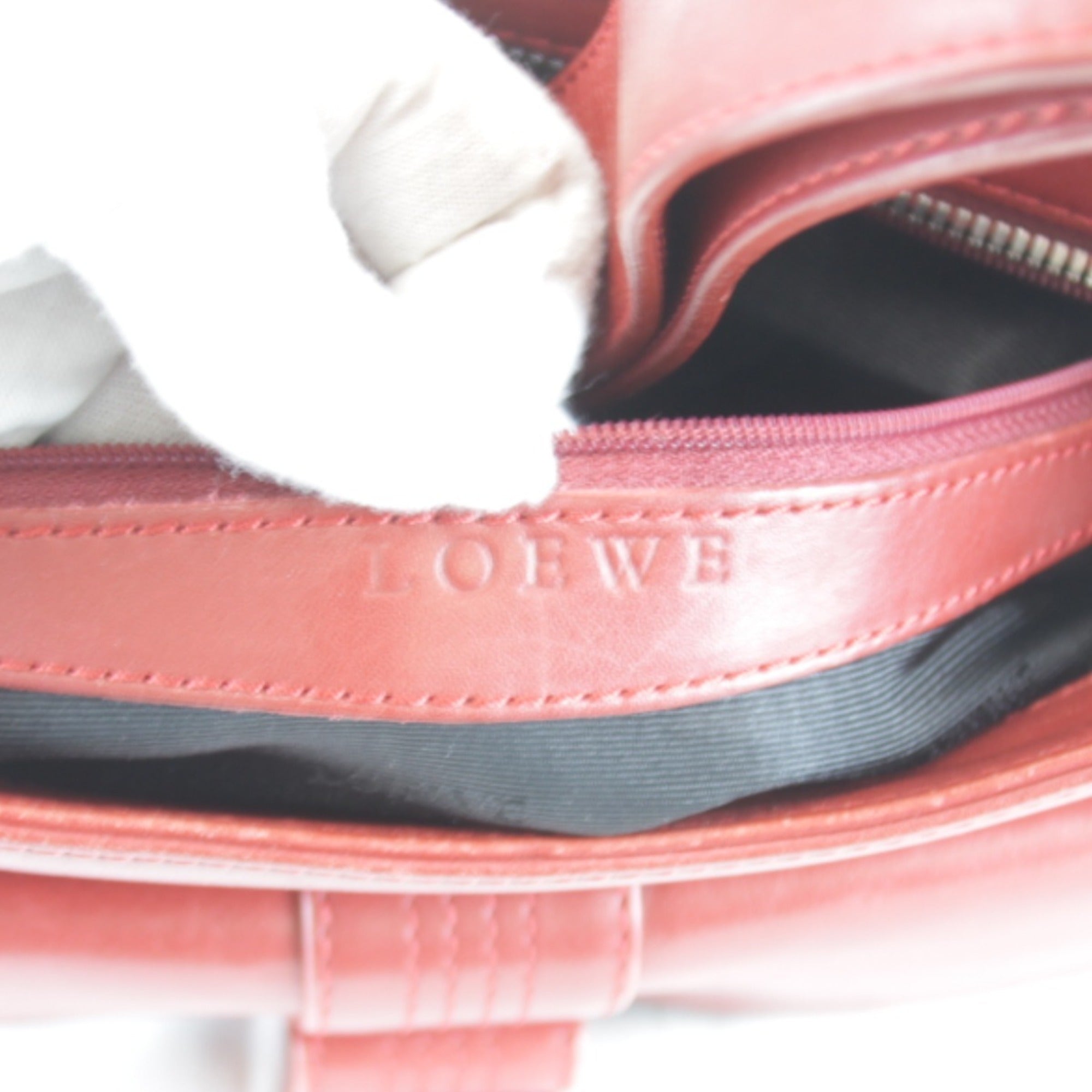 Loewe Red Color Leather Shoulder Bag (Pre-Owned)
