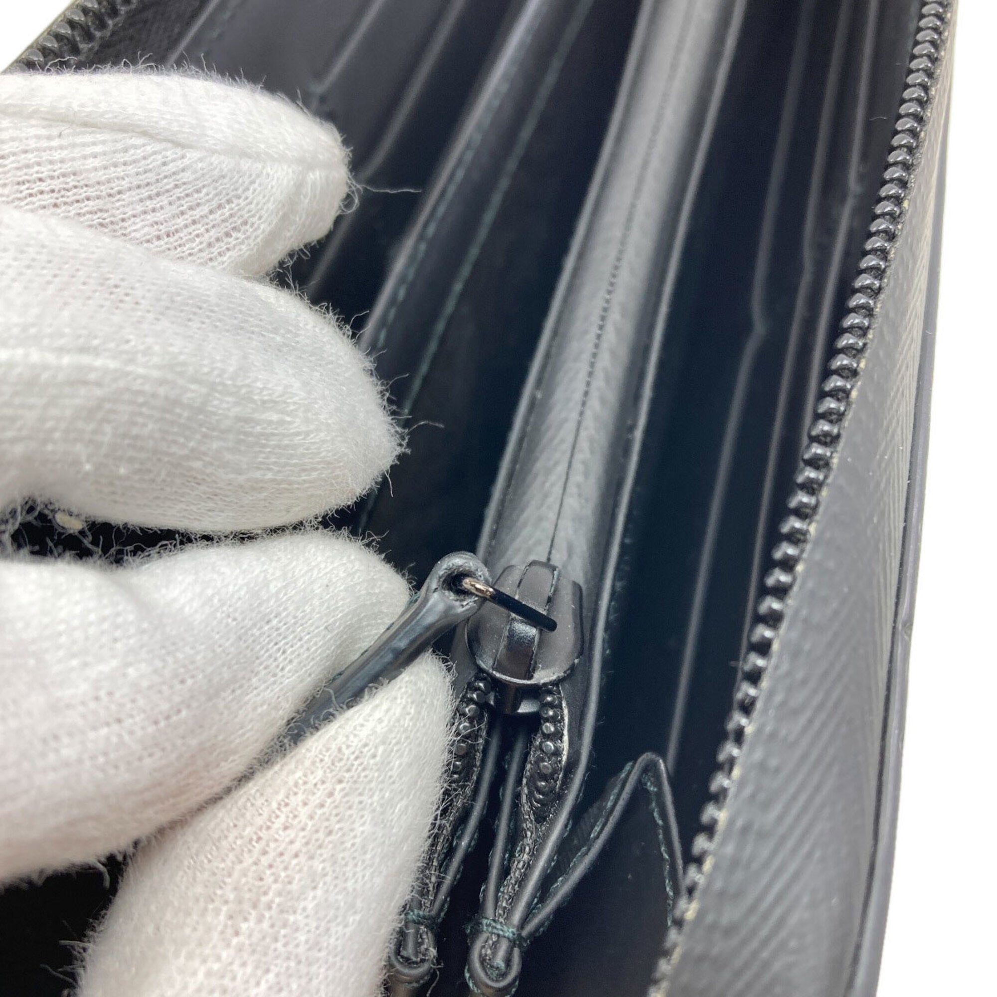 Gucci Black Rubber Long Wallet (Bi-Fold) (Pre-Owned)