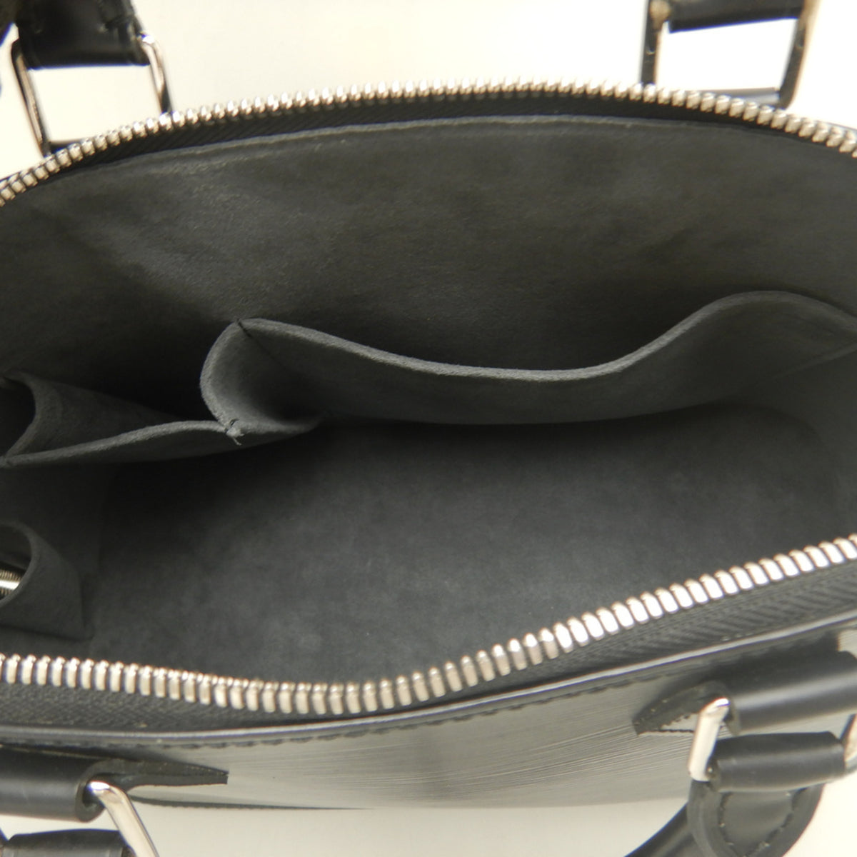 Louis Vuitton Noir Epi Leather Handbag (Pre-Owned)