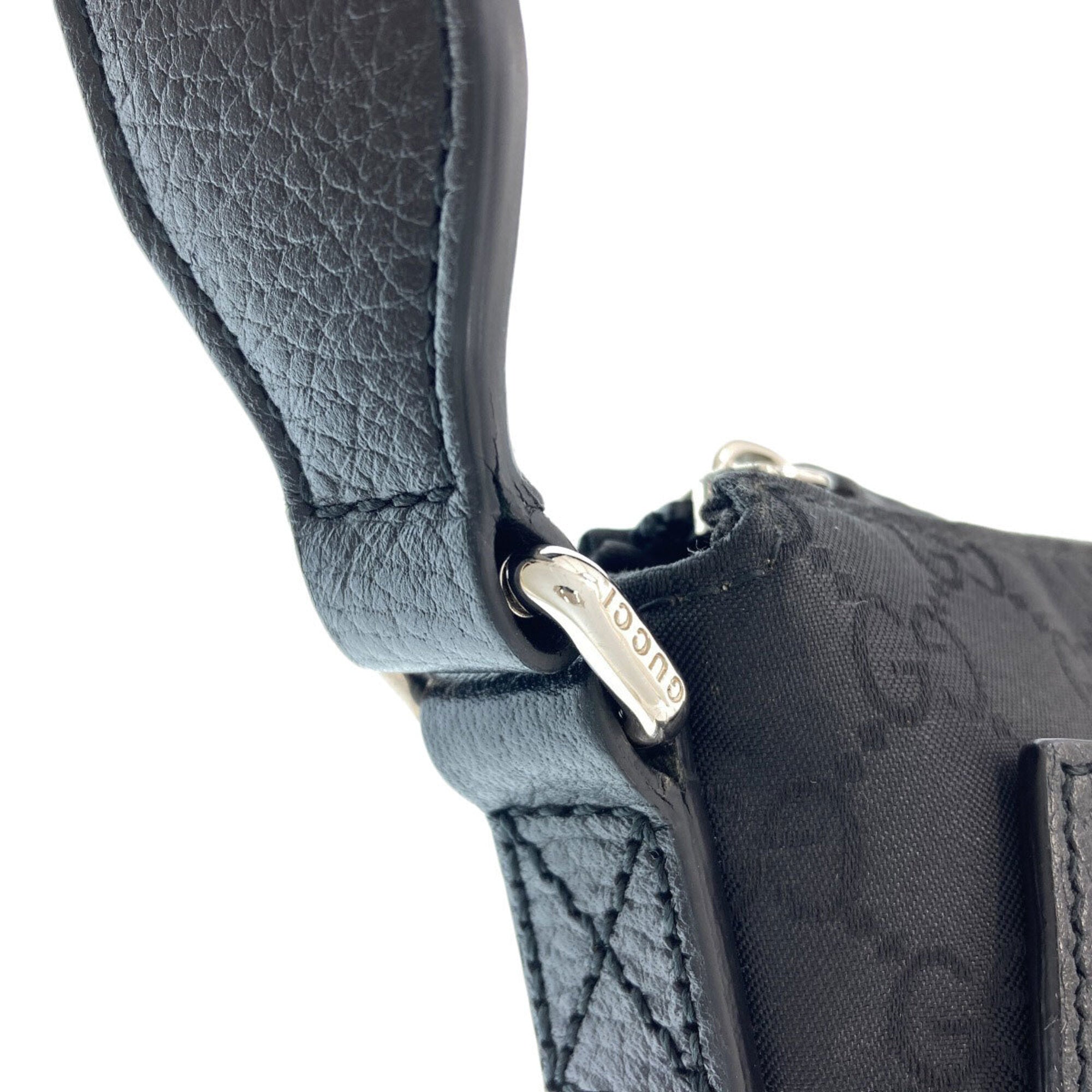 Gucci Black Nylon Shoulder Bag (Pre-Owned)