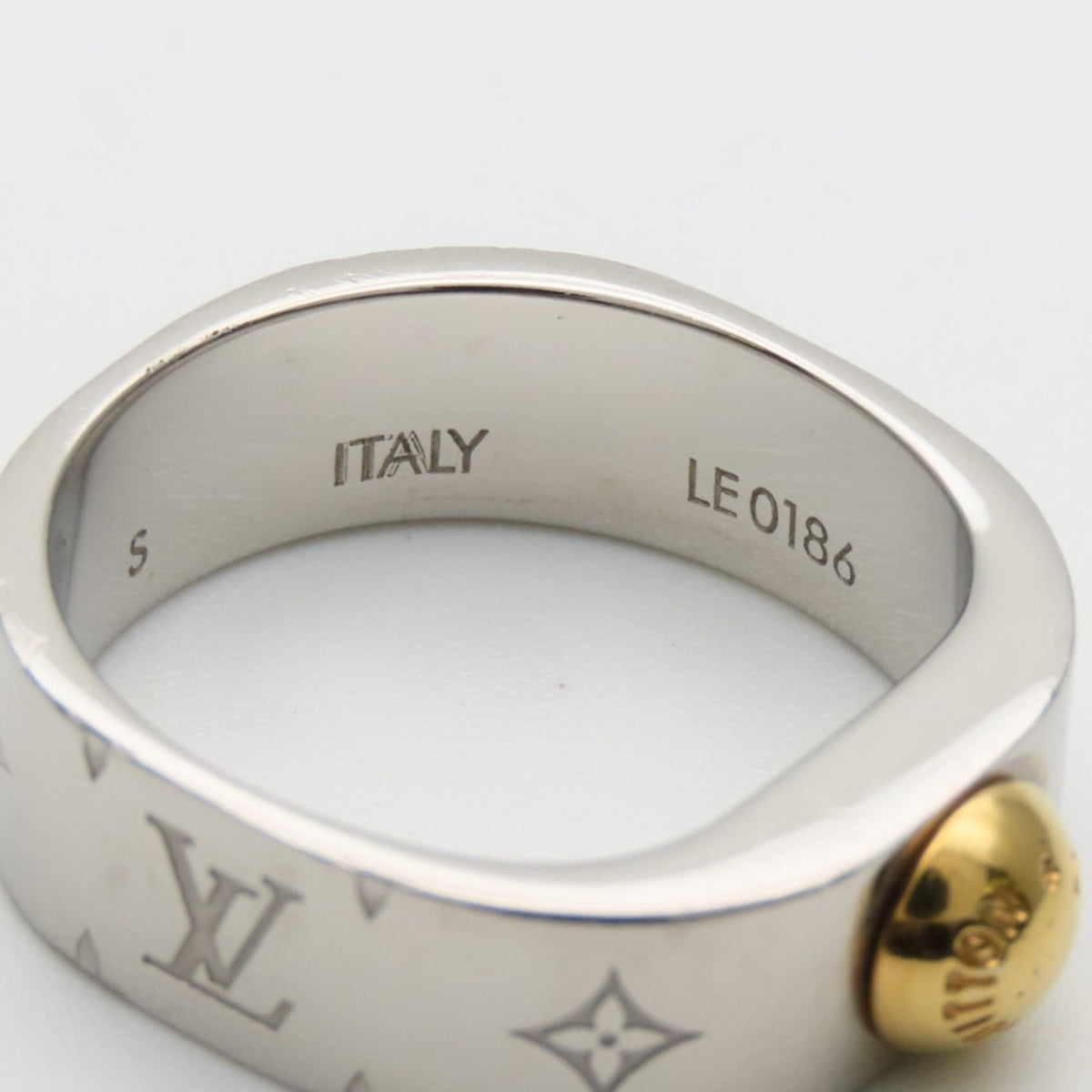 Louis Vuitton Silver Metal Band Ring (Pre-Owned)