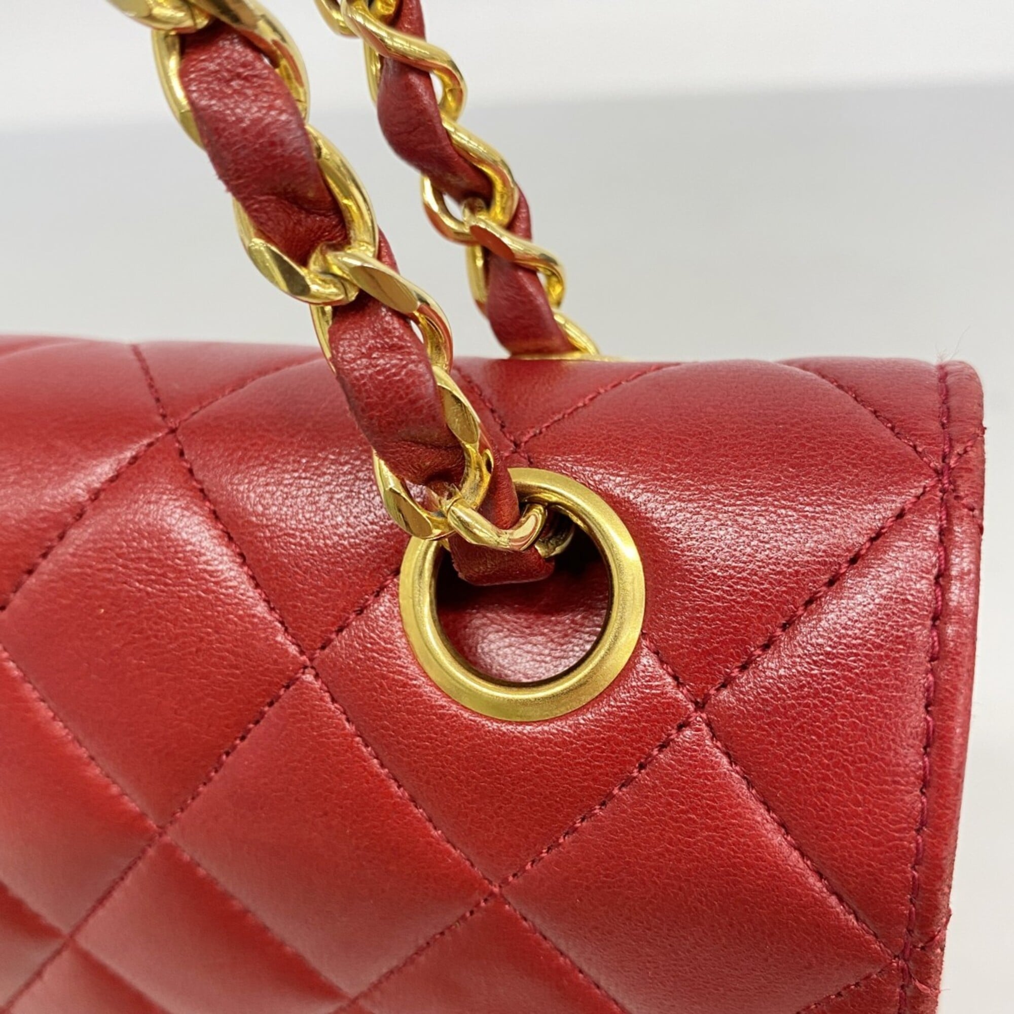 Chanel Red Color Leather Shoulder Bag (Pre-Owned)