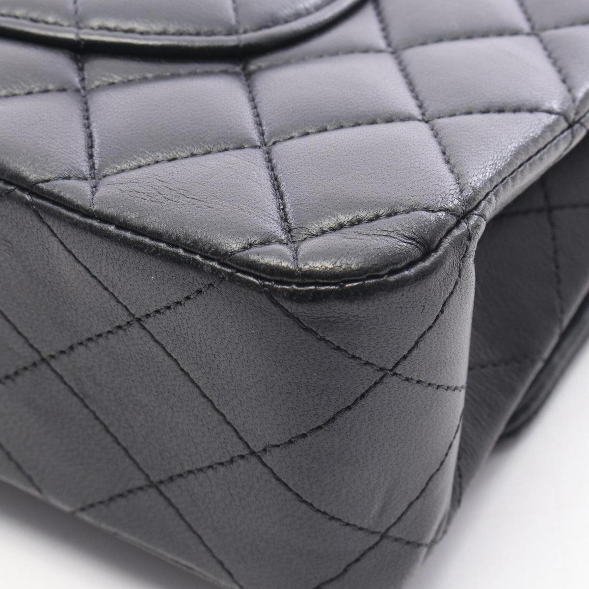Chanel Black Leather Handbag Shoulder Bag (Pre-Owned)