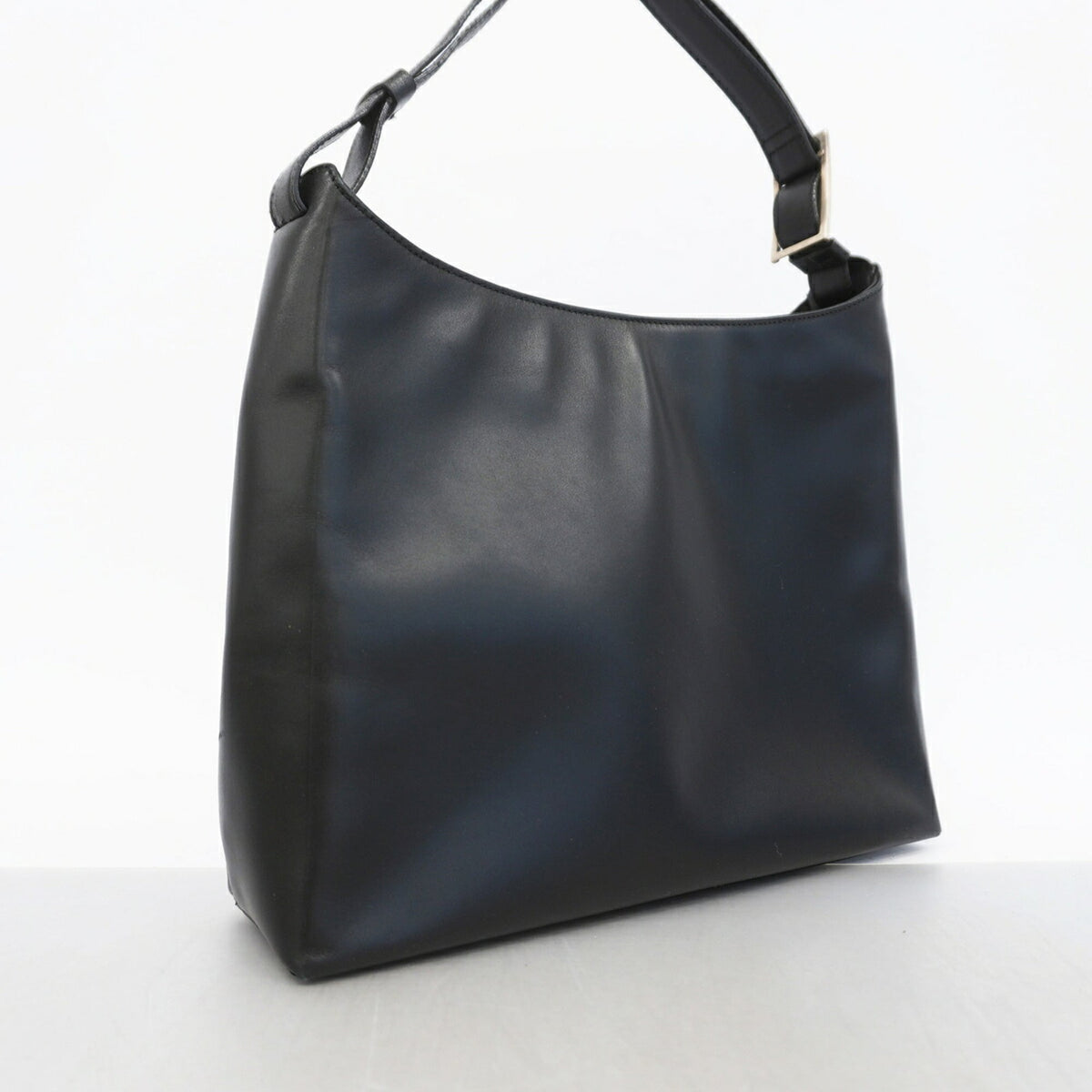 Salvatore Ferragamo Black Leather Shoulder Bag (Pre-Owned)