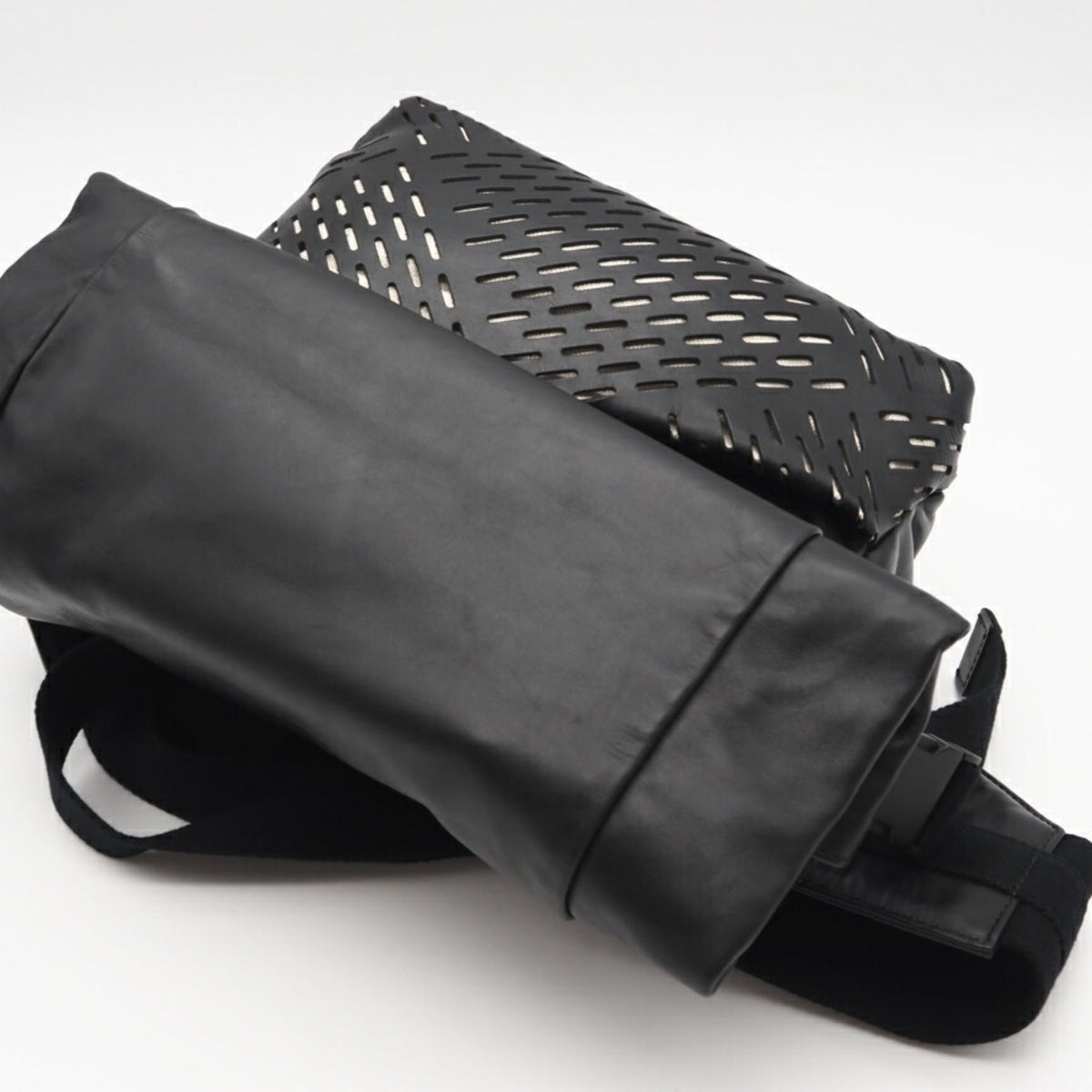 Bottega Veneta Black Leather Sling Bag (Pre-Owned)