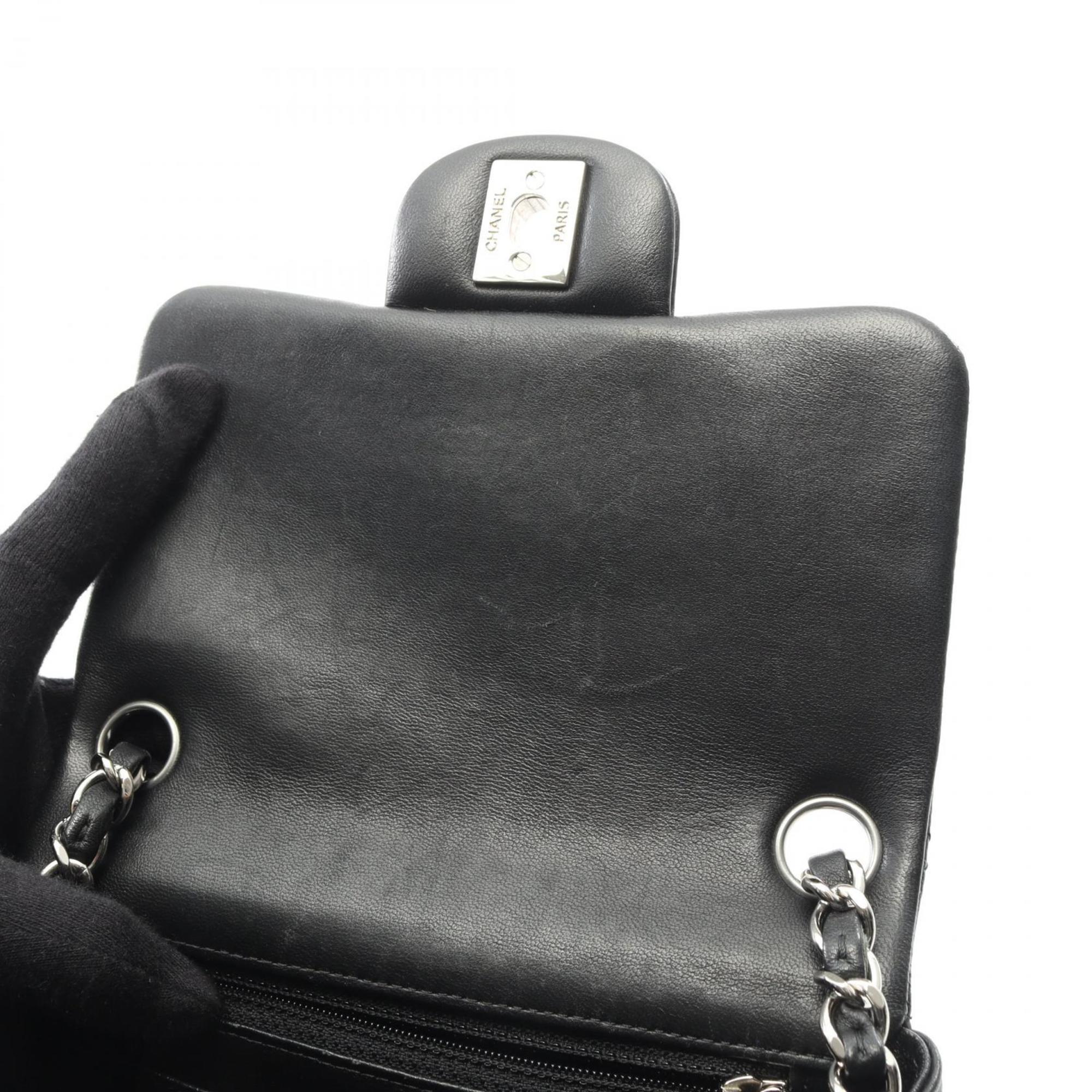 Chanel Black Leather Handbag Shoulder Bag (Pre-Owned)