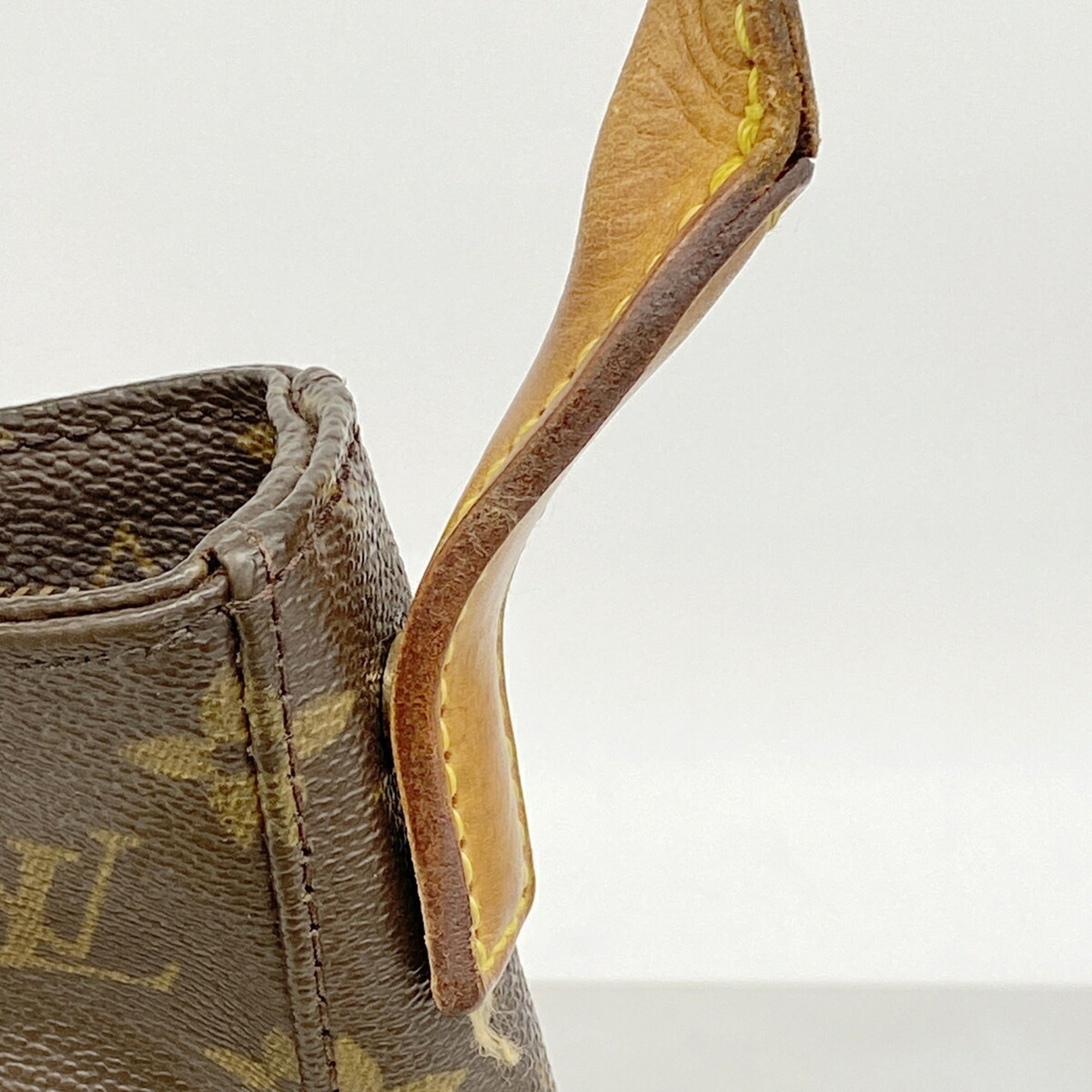 Louis Vuitton Brown Shoulder Bag (Pre-Owned)