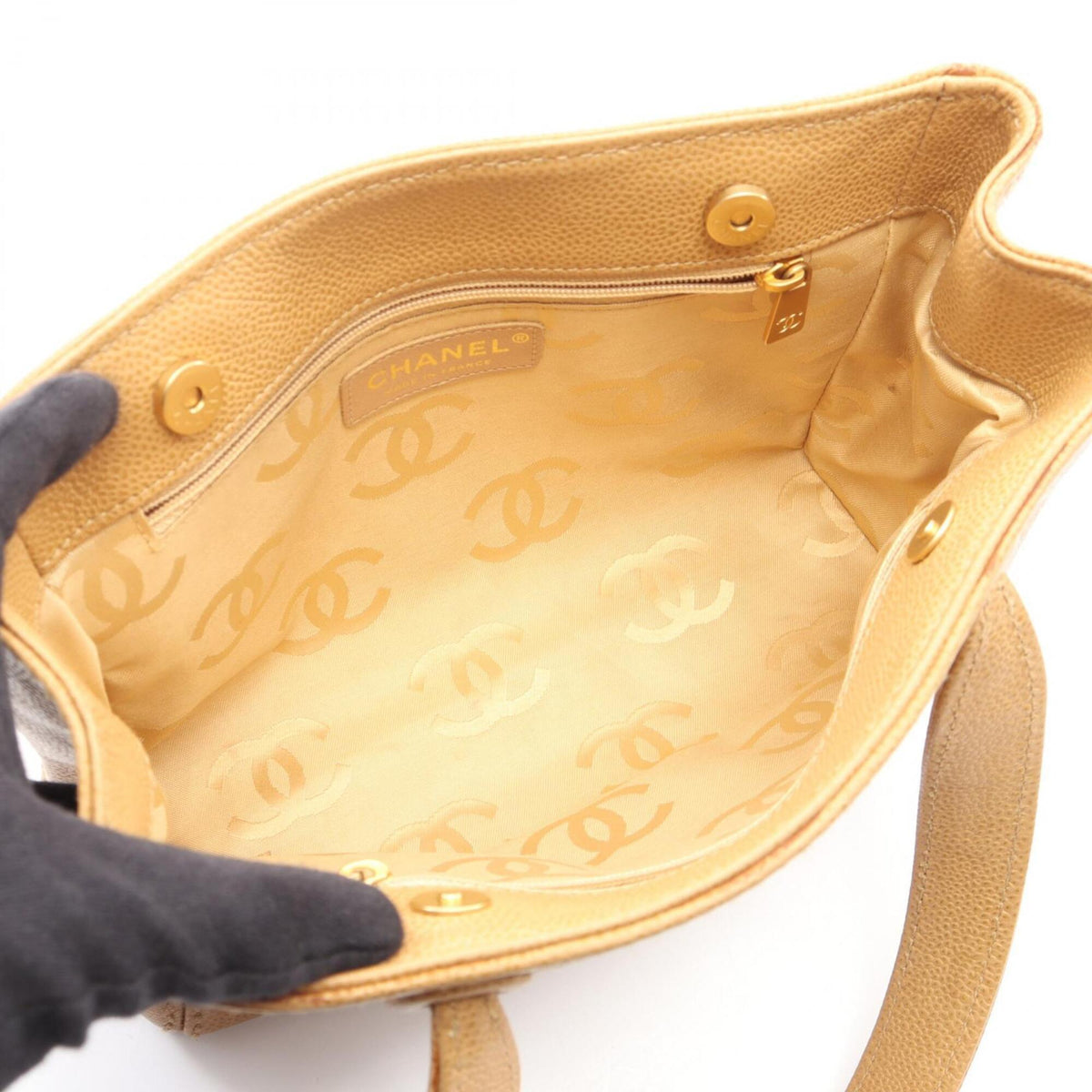 Chanel Beige Leather Handbag (Pre-Owned)
