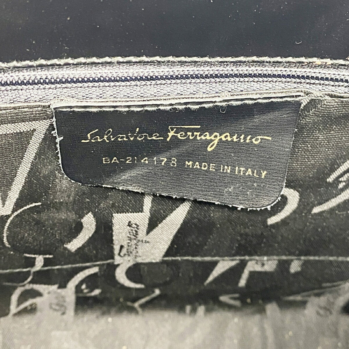 Salvatore Ferragamo Black Leather Handbag (Pre-Owned)