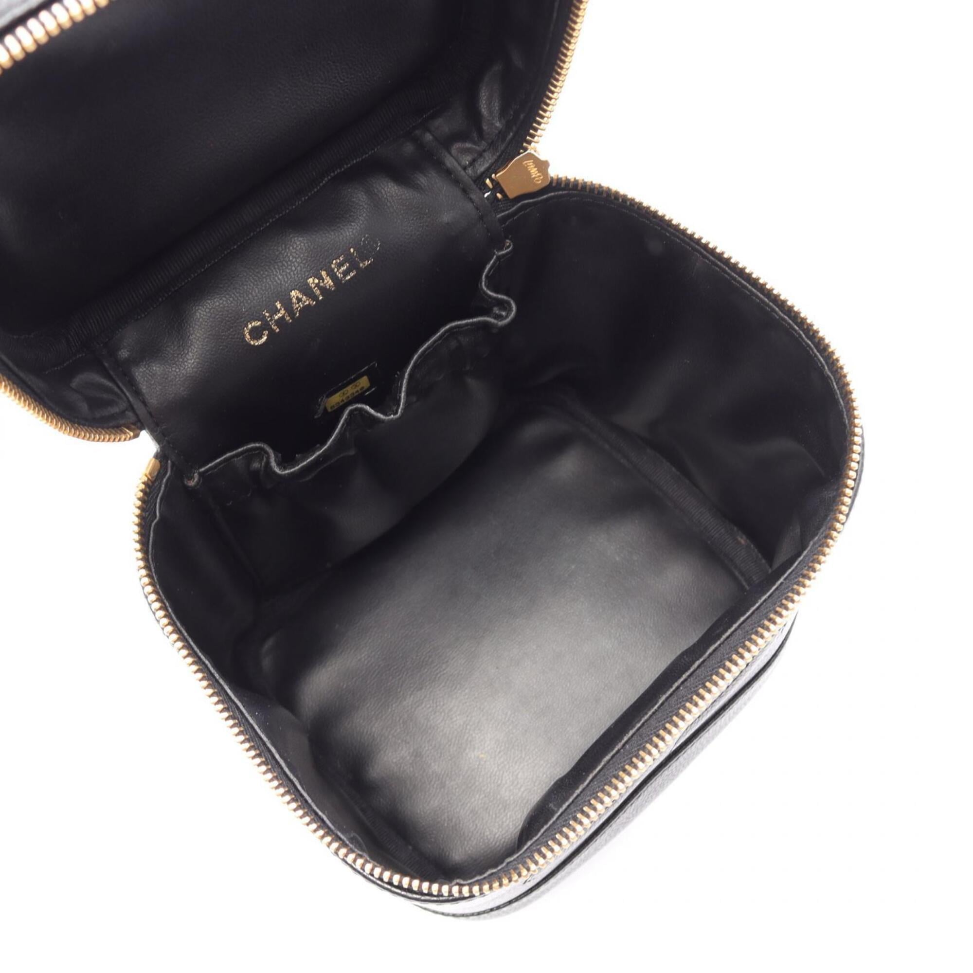 Chanel Black Grained Calfskin Handbag (Pre-Owned)