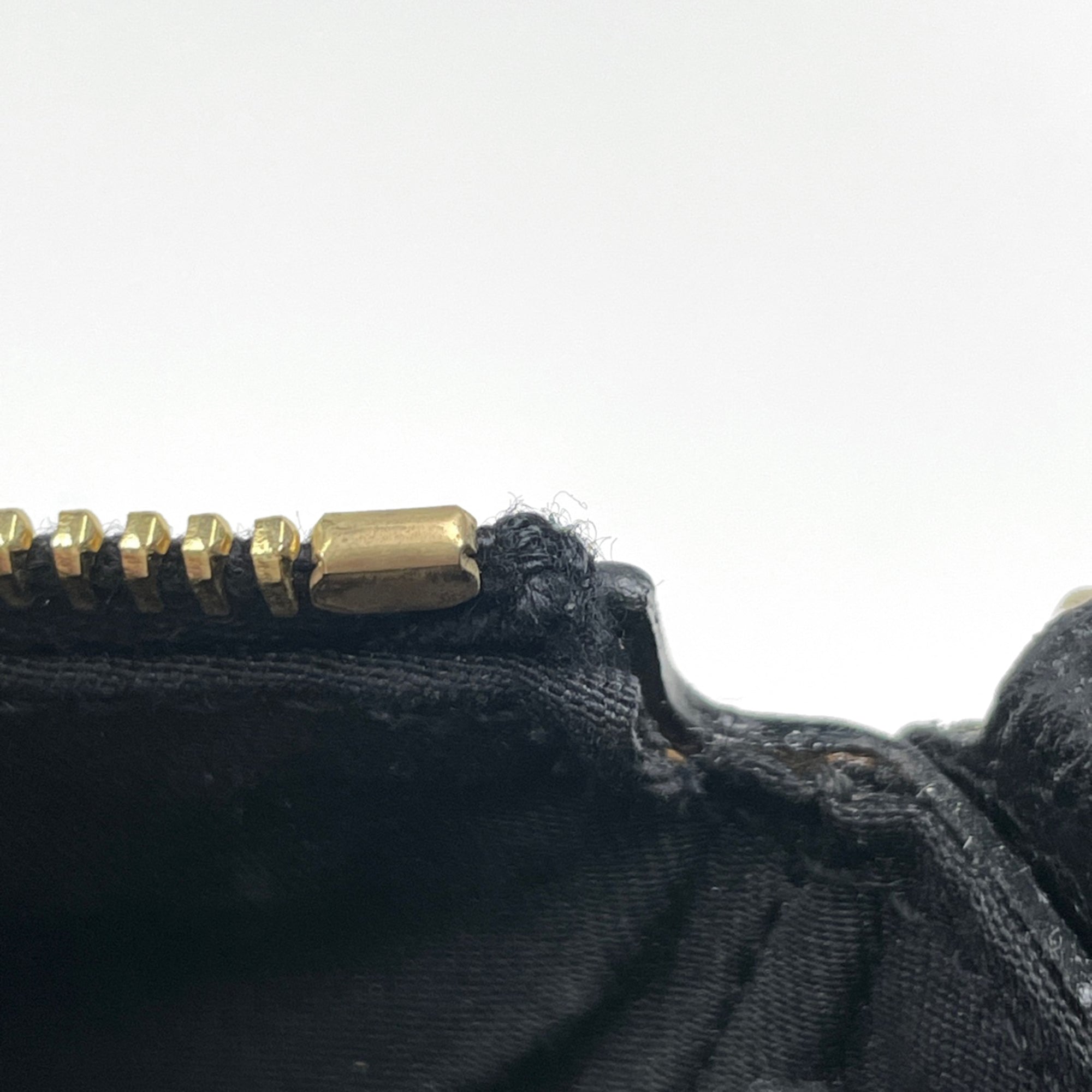 Gucci Black Gg Canvas Handbag (Pre-Owned)